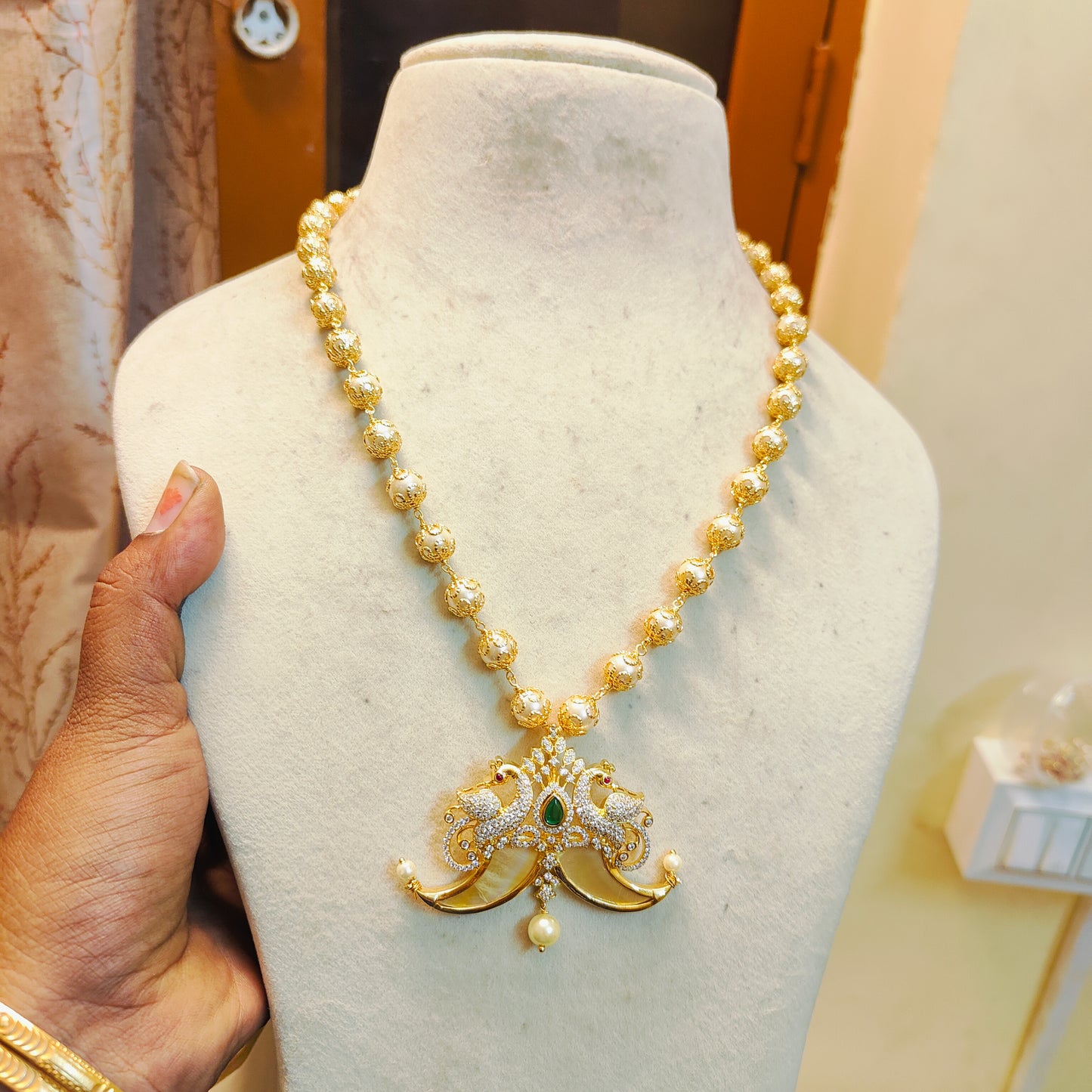 Peacock pendant puligoru chain