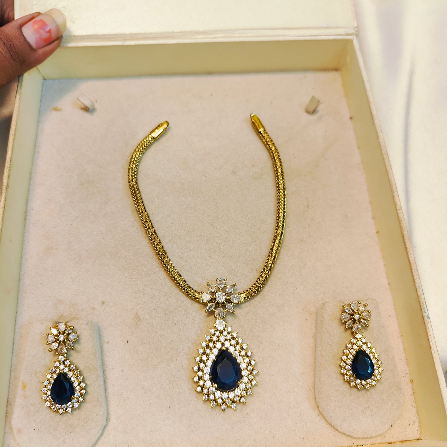 Royal blue elegant necklace set