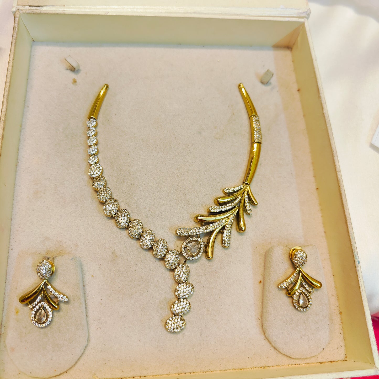 Sparkling cz stone leaf design