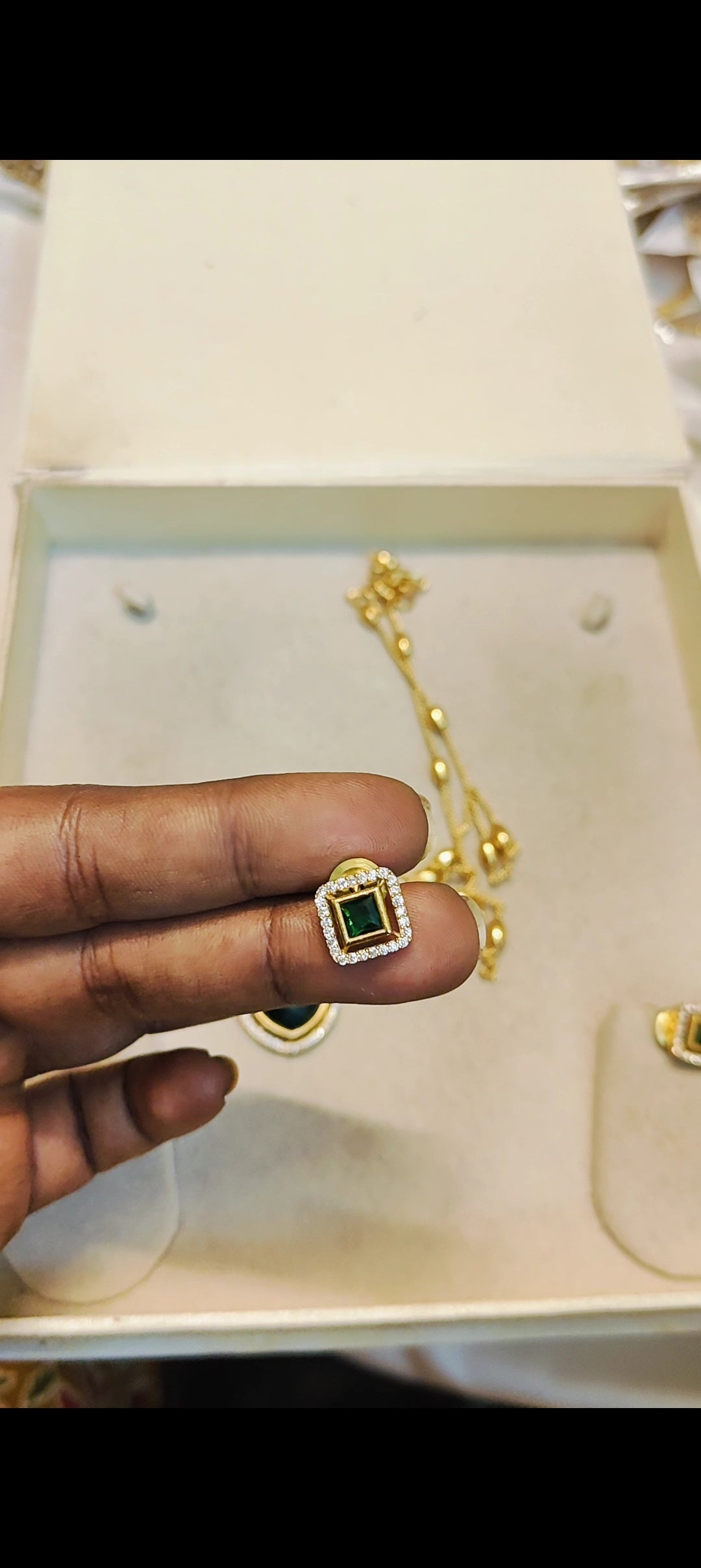 Regal emerald kundan pendant chain