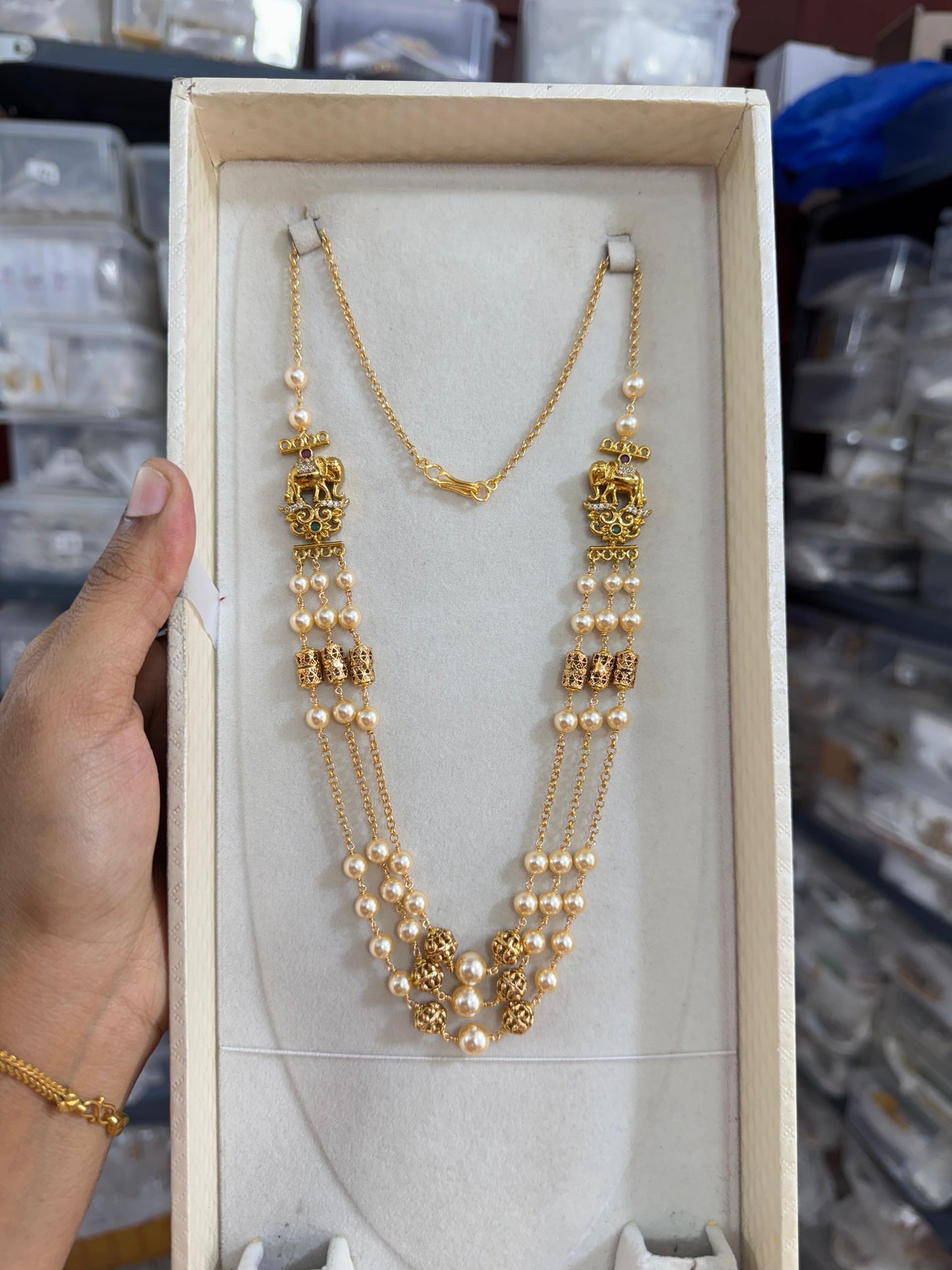 Traditional gold pearl layered chain