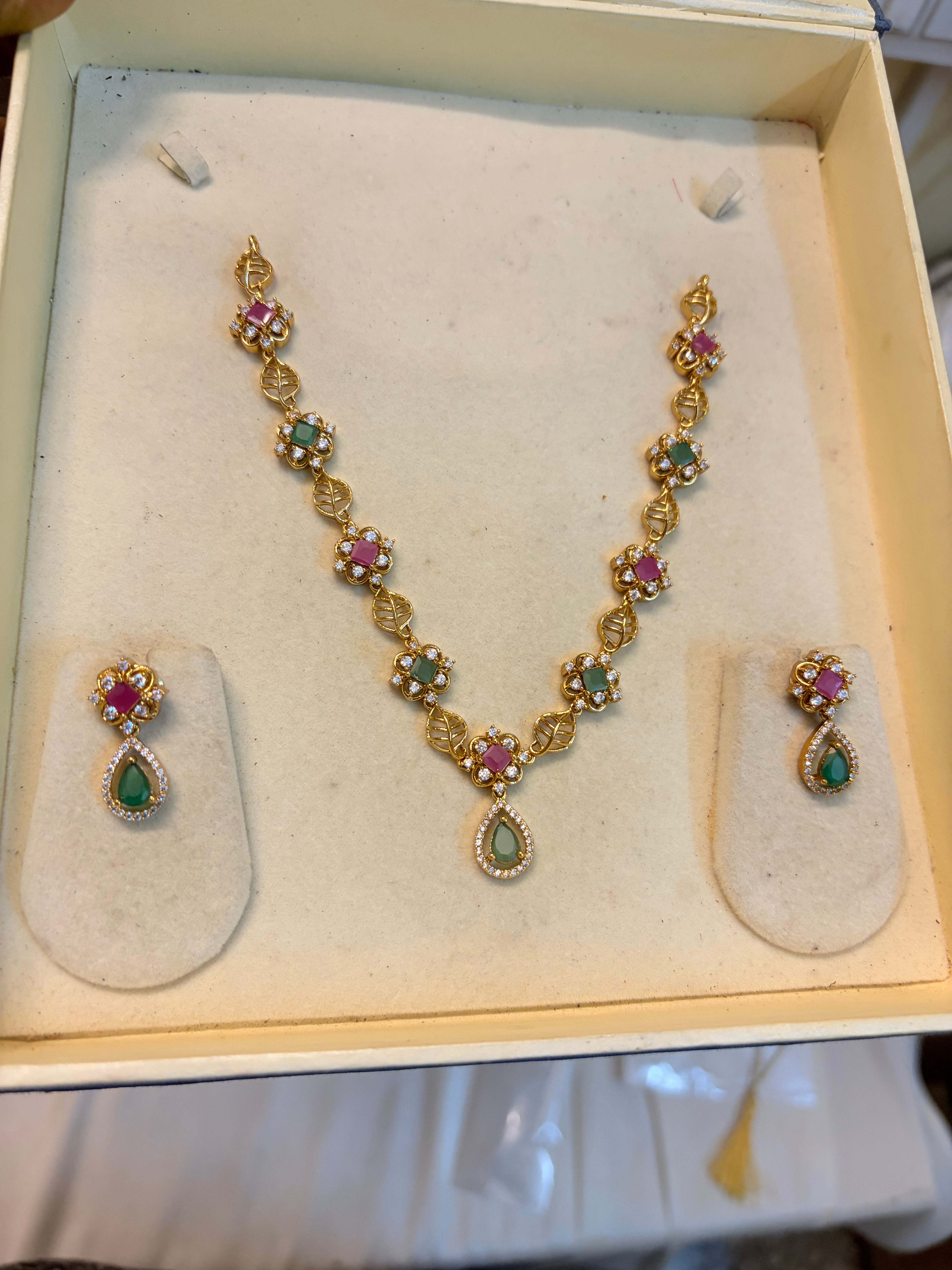 Ruby Emerald Floral leaf design necklace set