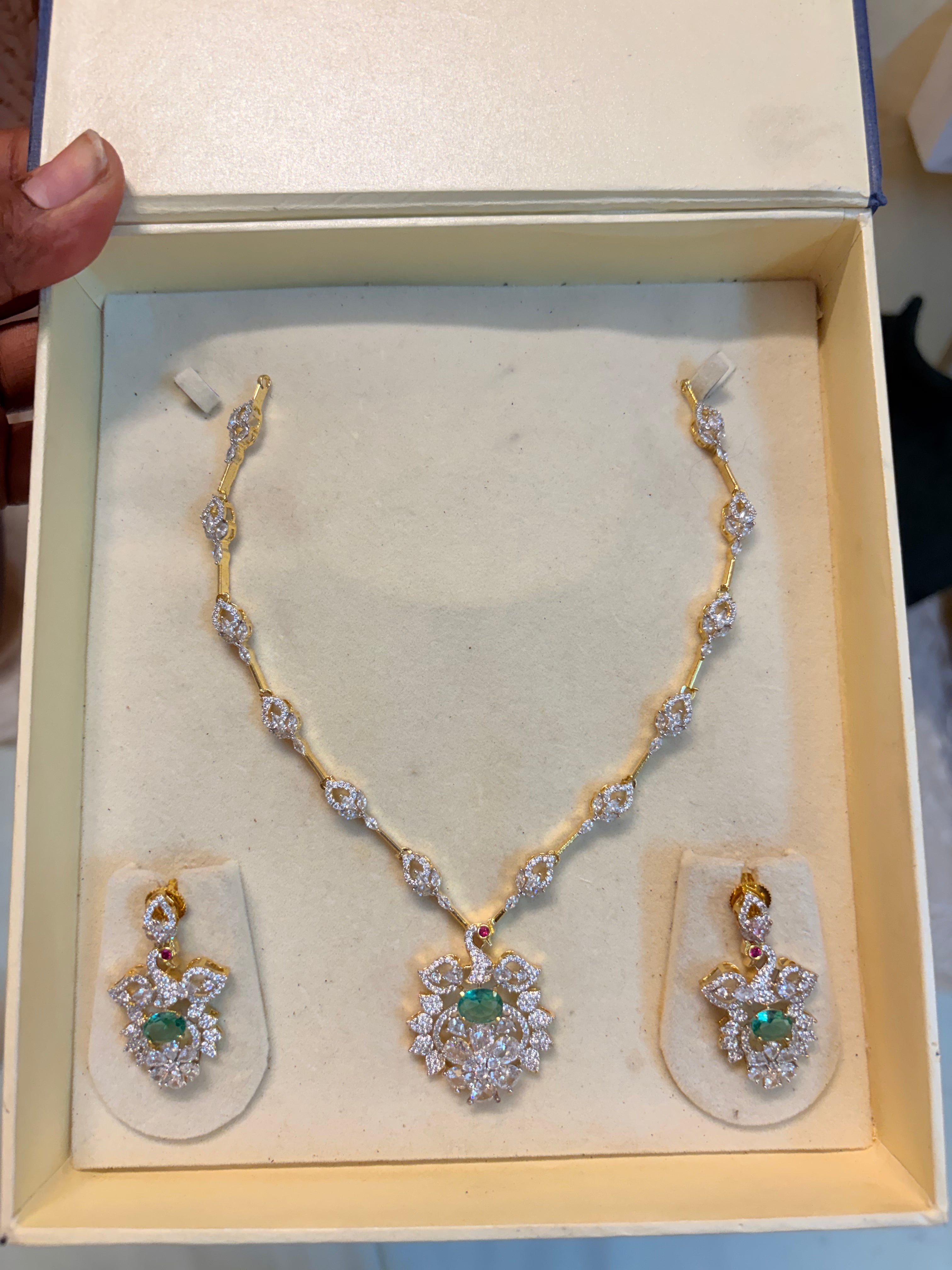 Gj polish peacock pendant necklace set