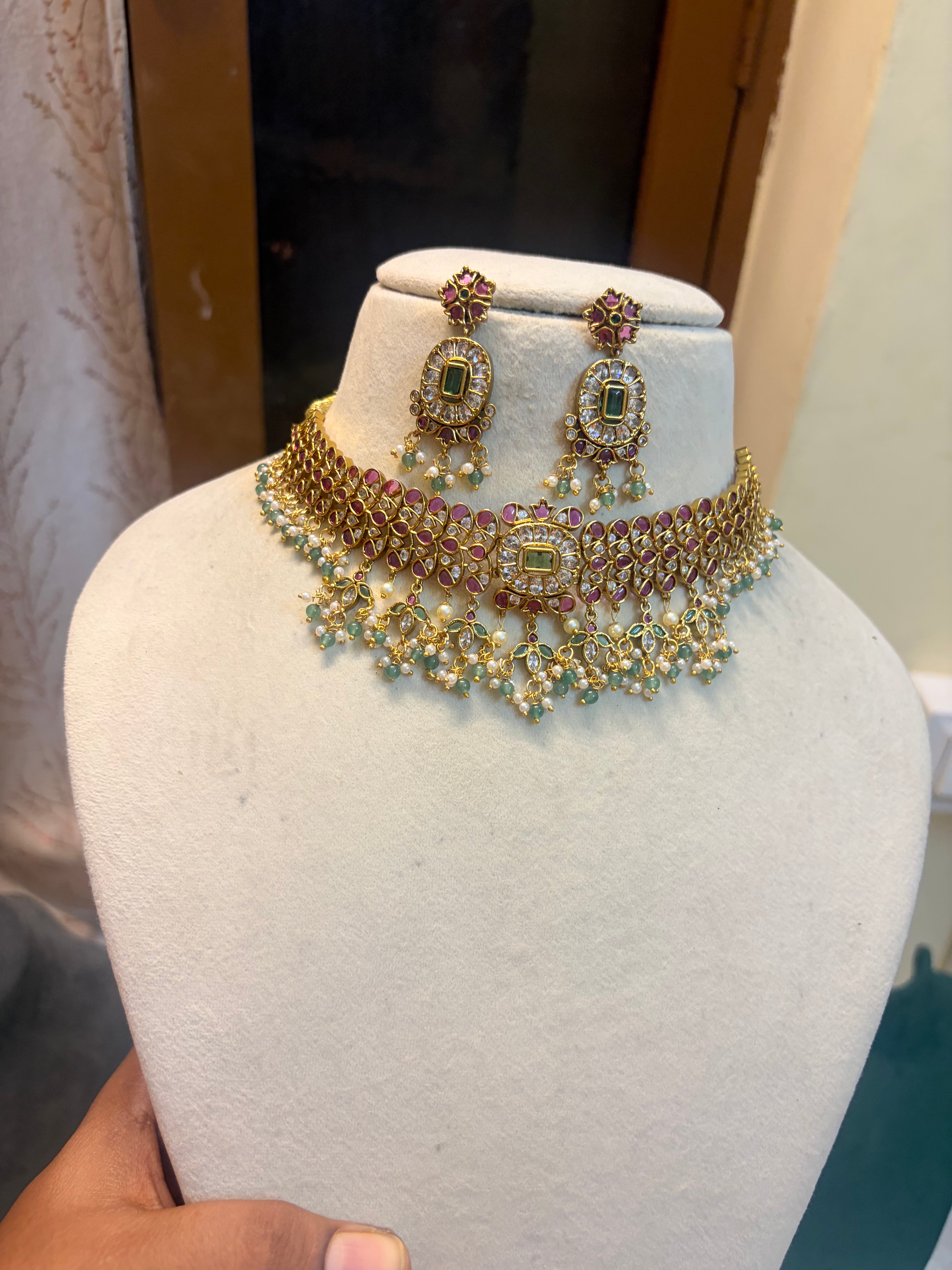 Heritage inspired kemp stones choker set
