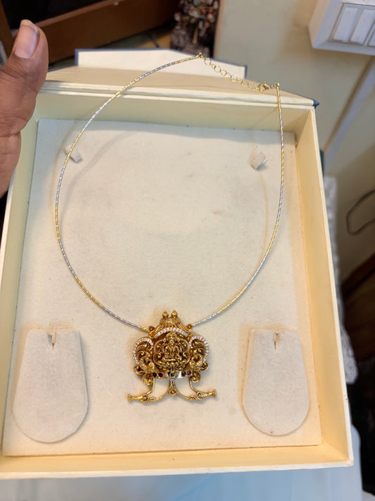Gold Nakshi locket with Italian chain