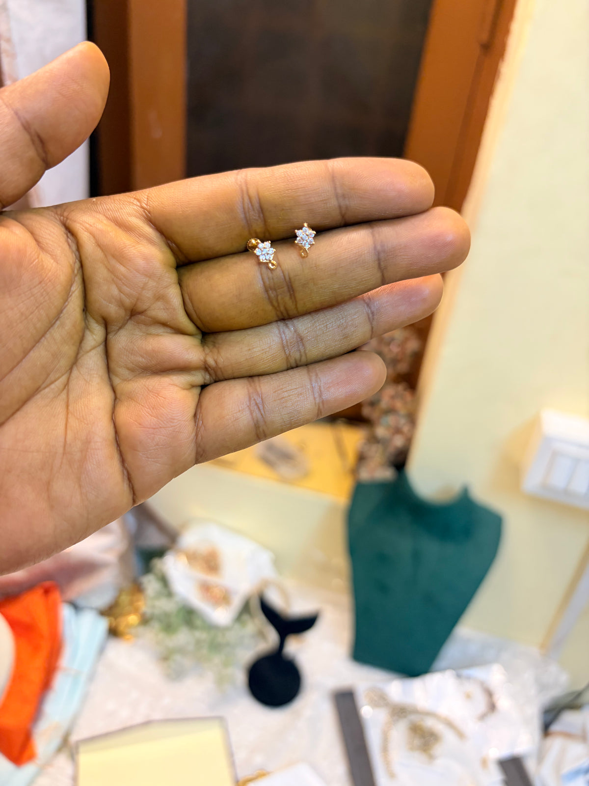 Cz nose pin type stud
