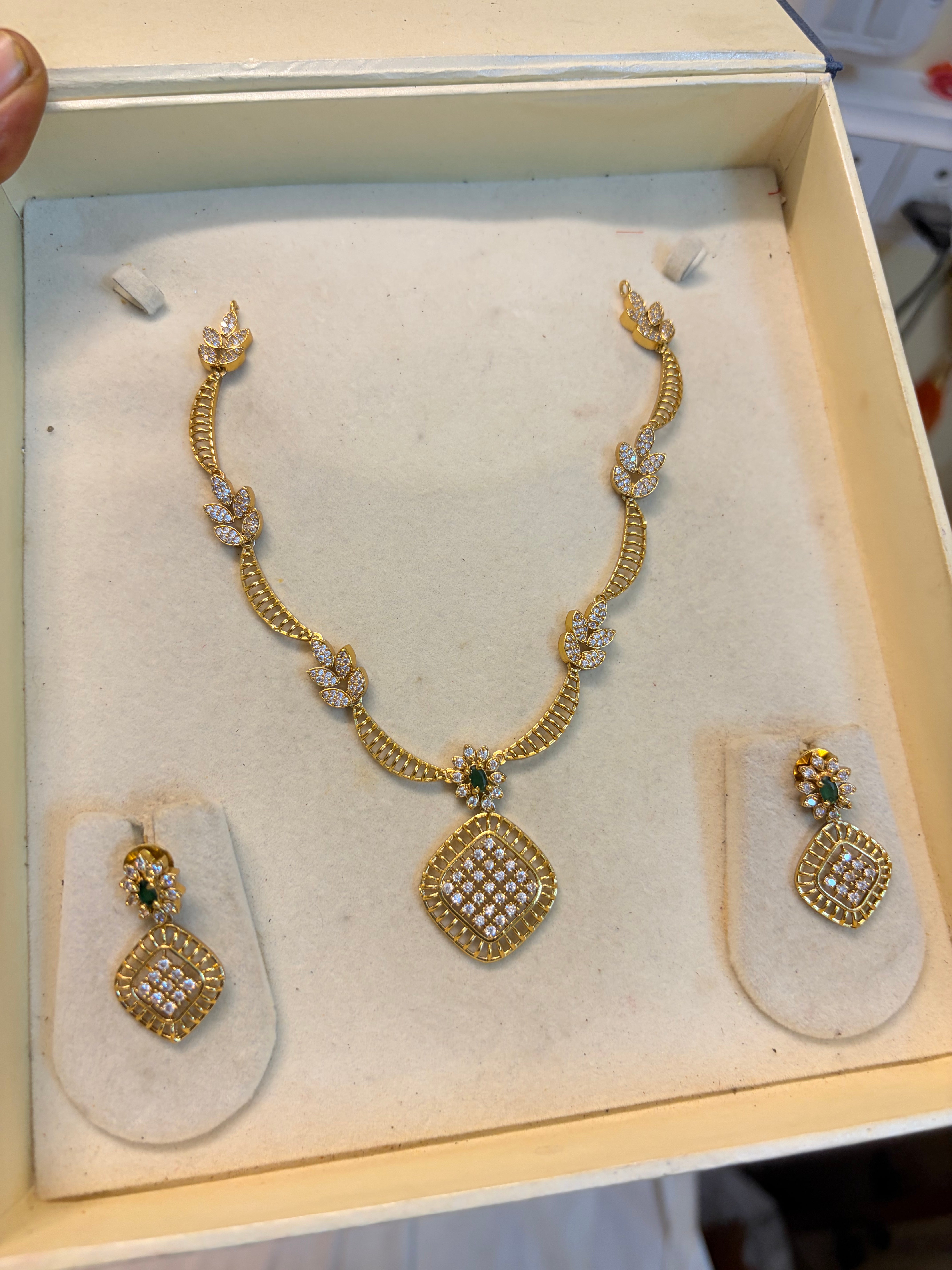 Emerald Cz stones hasli necklace set