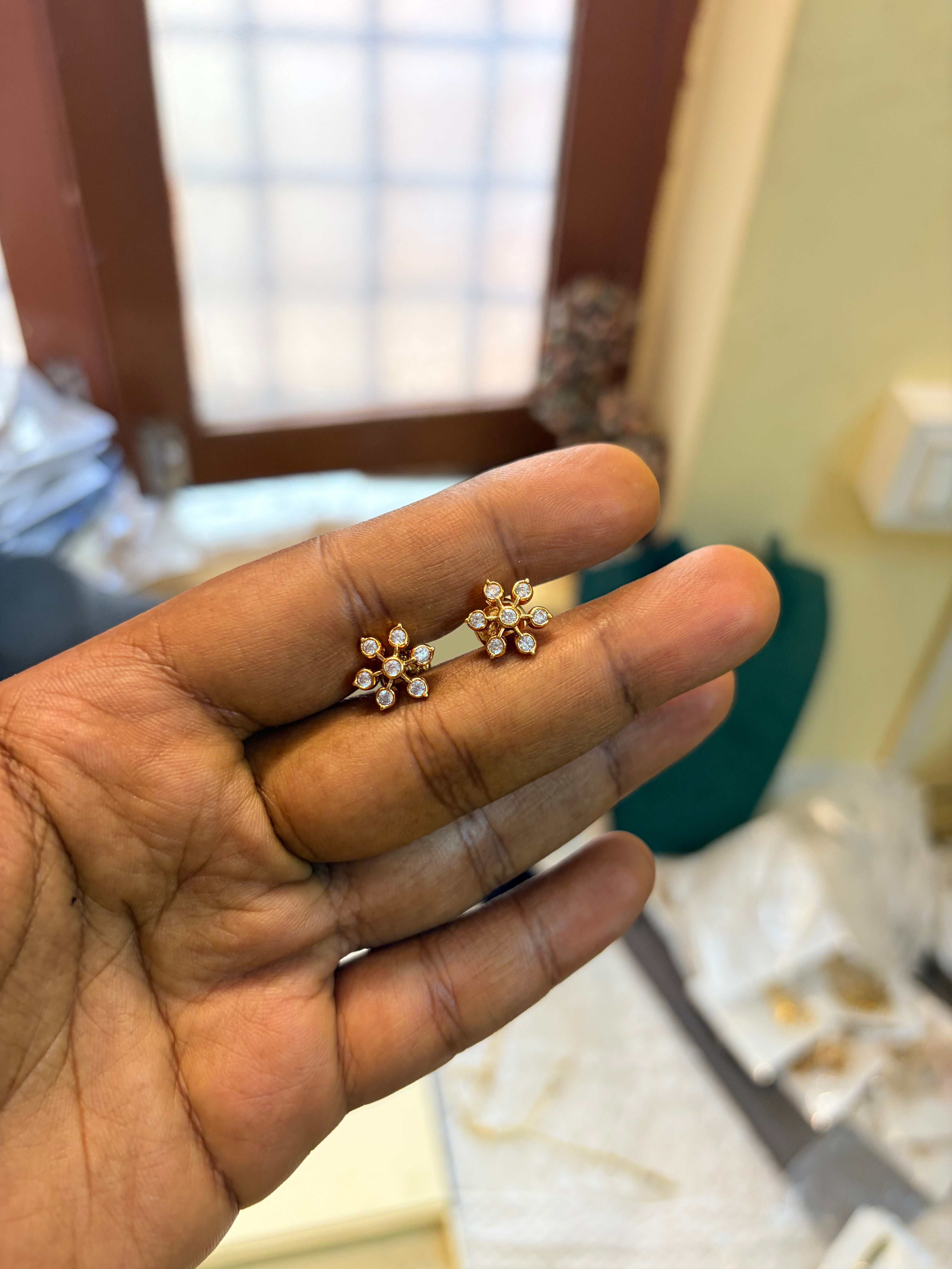 Diamond replica Panchaloham screw back stud