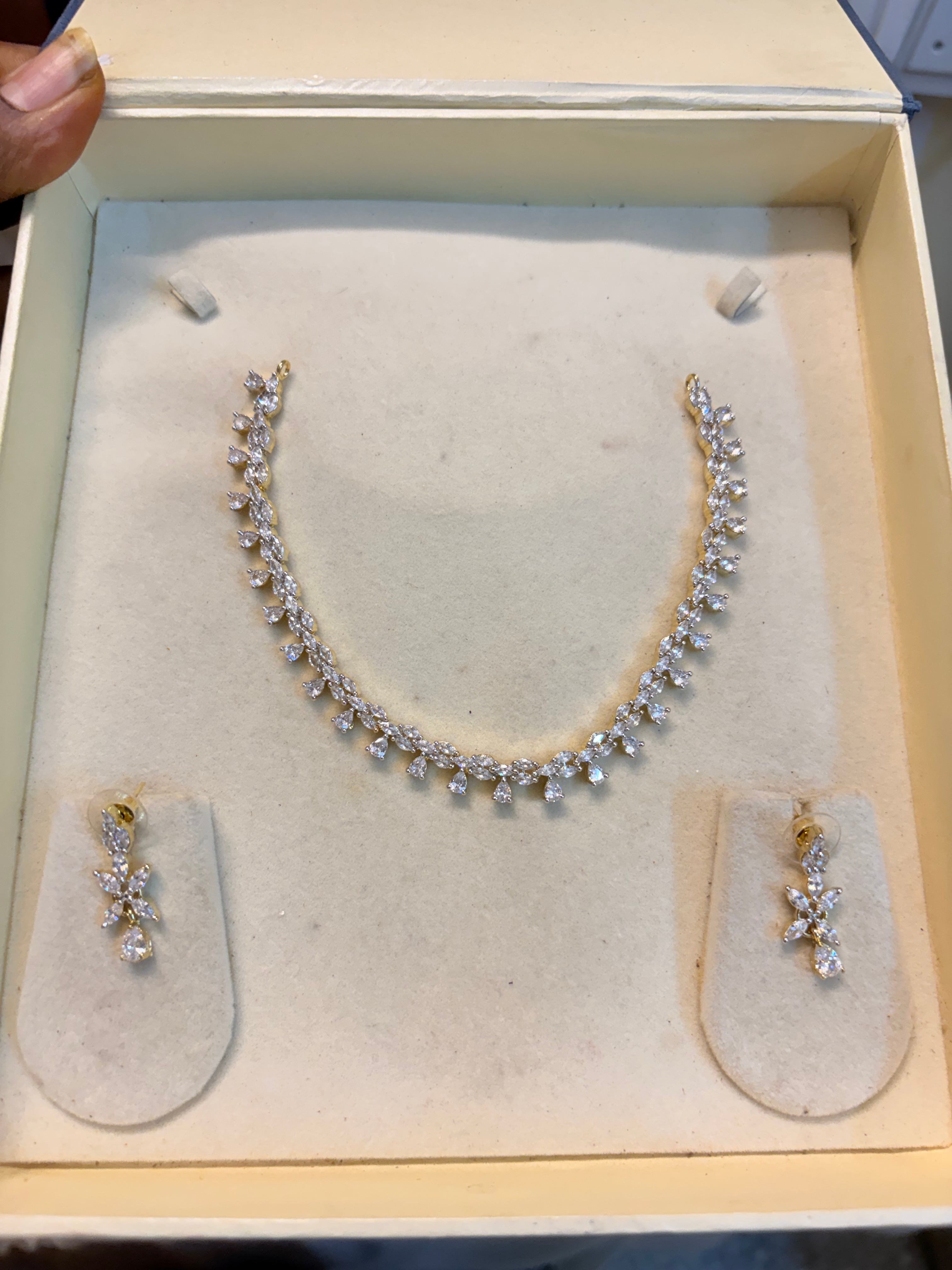 Gj polish elegant necklace set