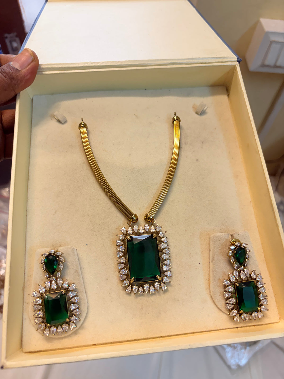 Bold Emerald jadau Kanti set