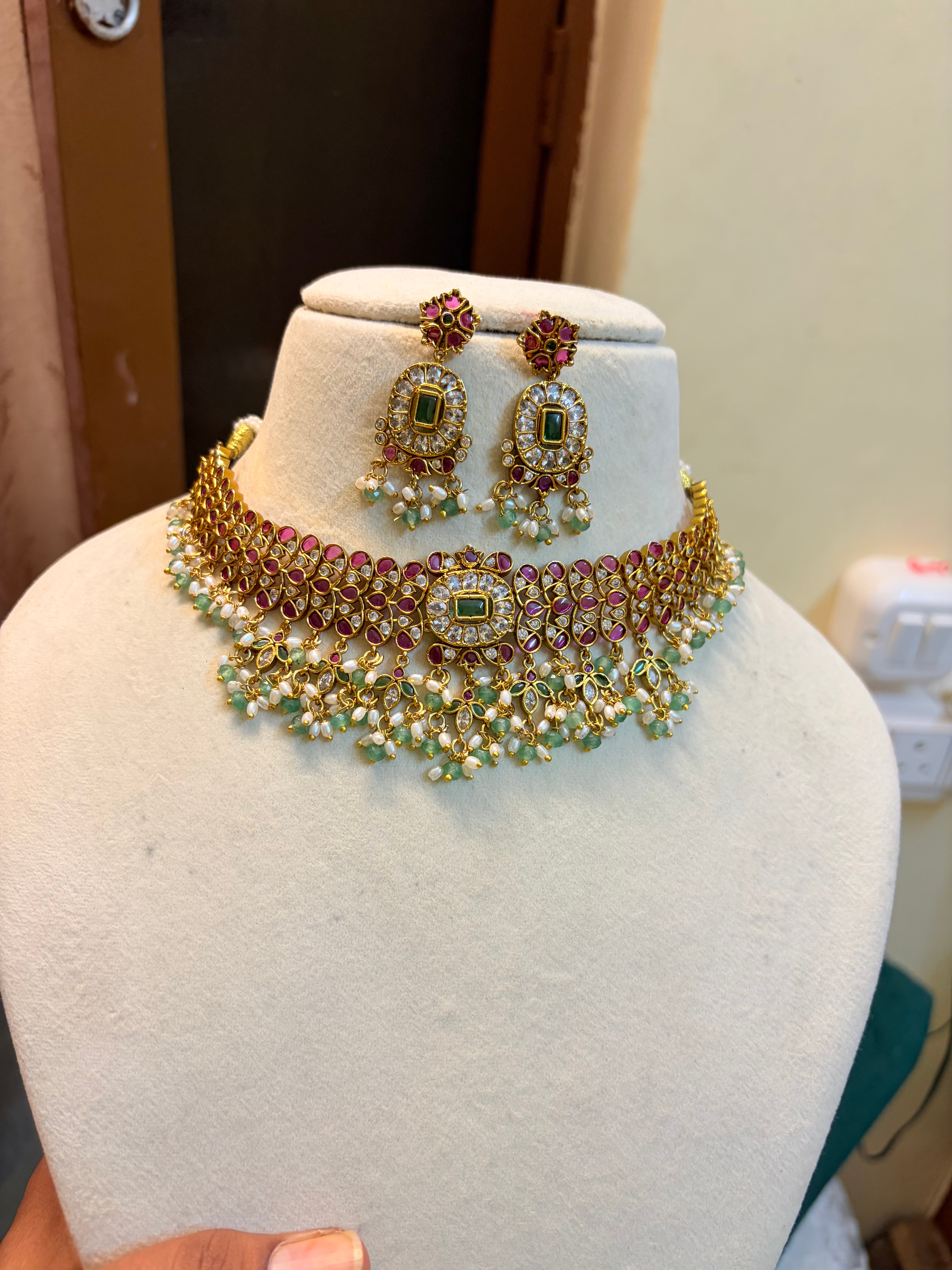 Heritage inspired kemp stones jadau flexible chokerset