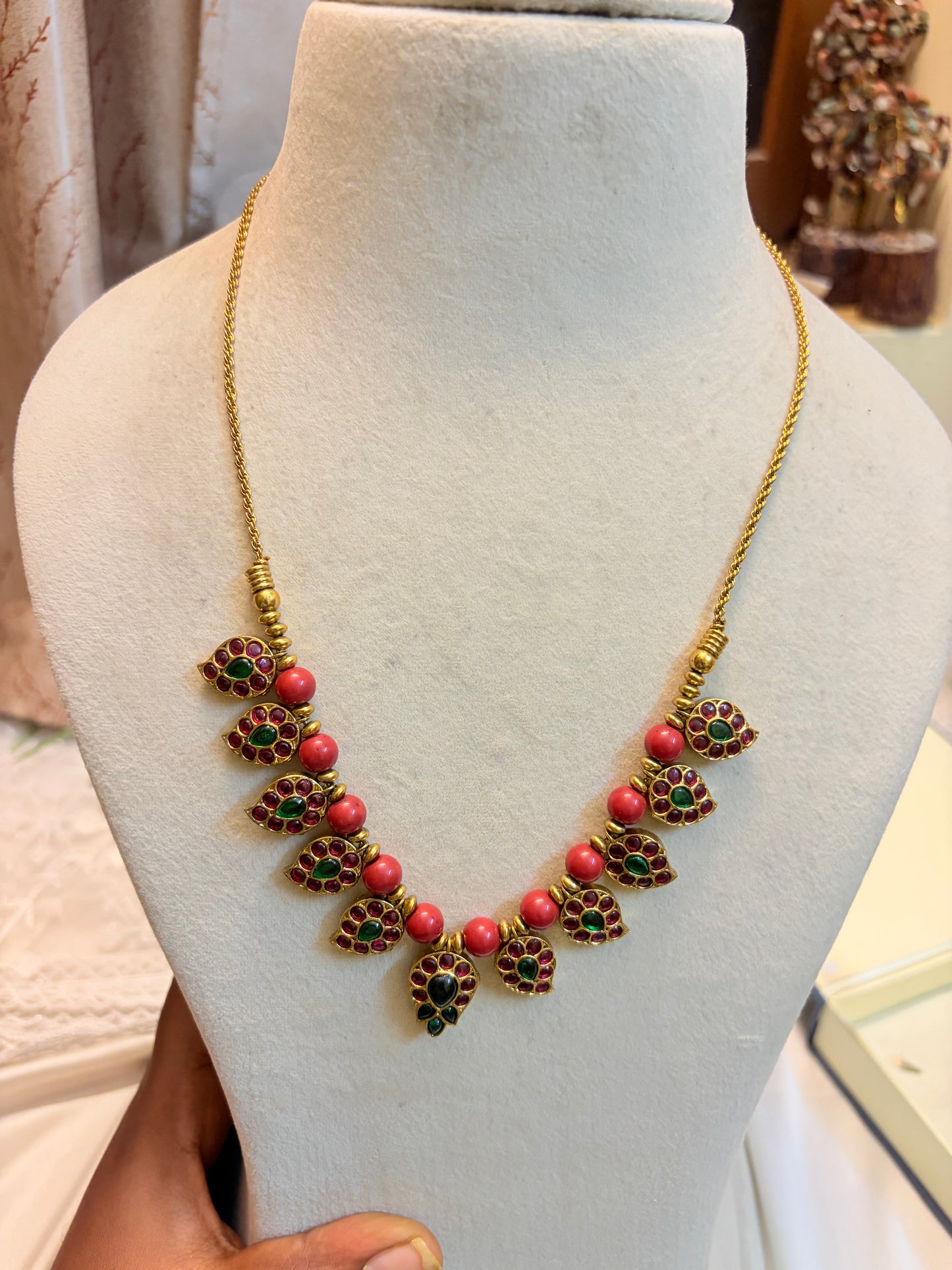 Reversible kemp stones jadau chain