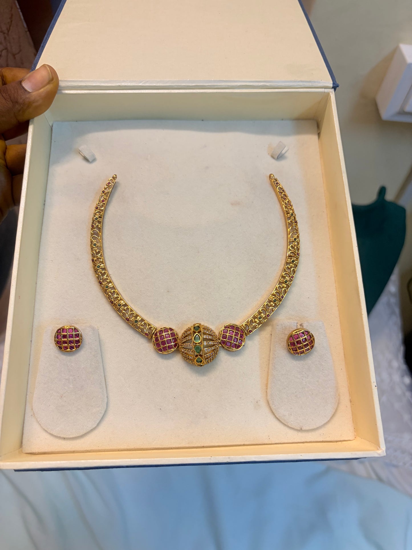 Gold antique Kanti necklace set