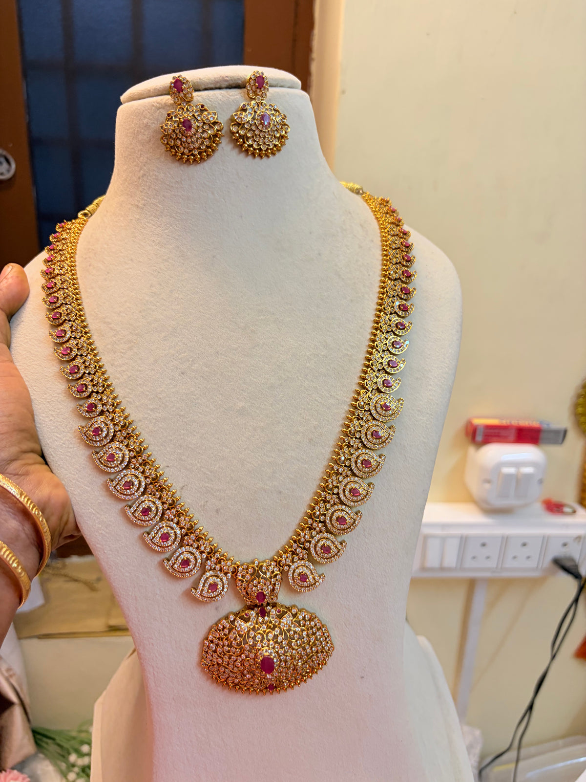 AD stones Ruby jadau haram