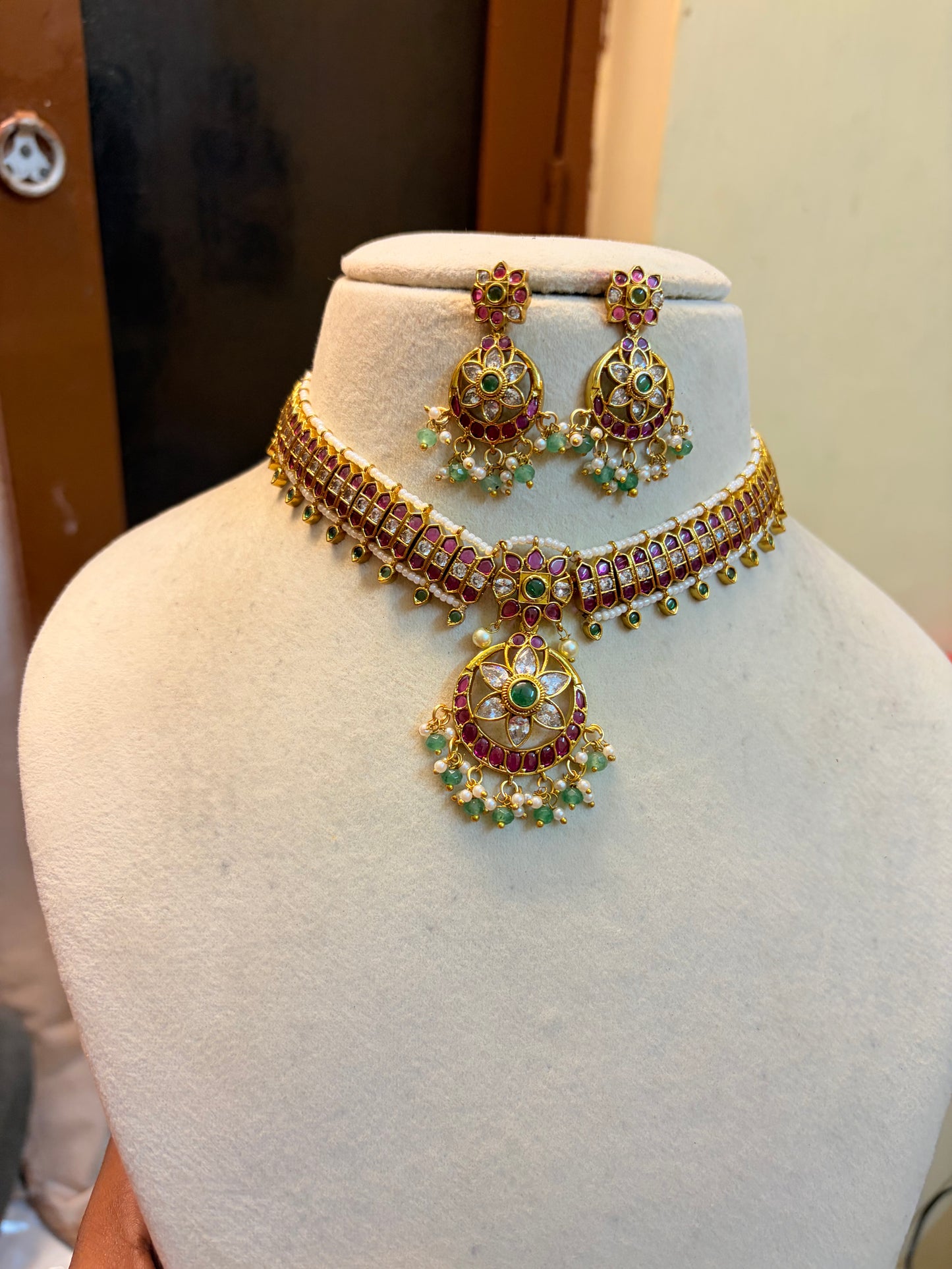 Traditional Kemp Ruby emerald floral choker set
