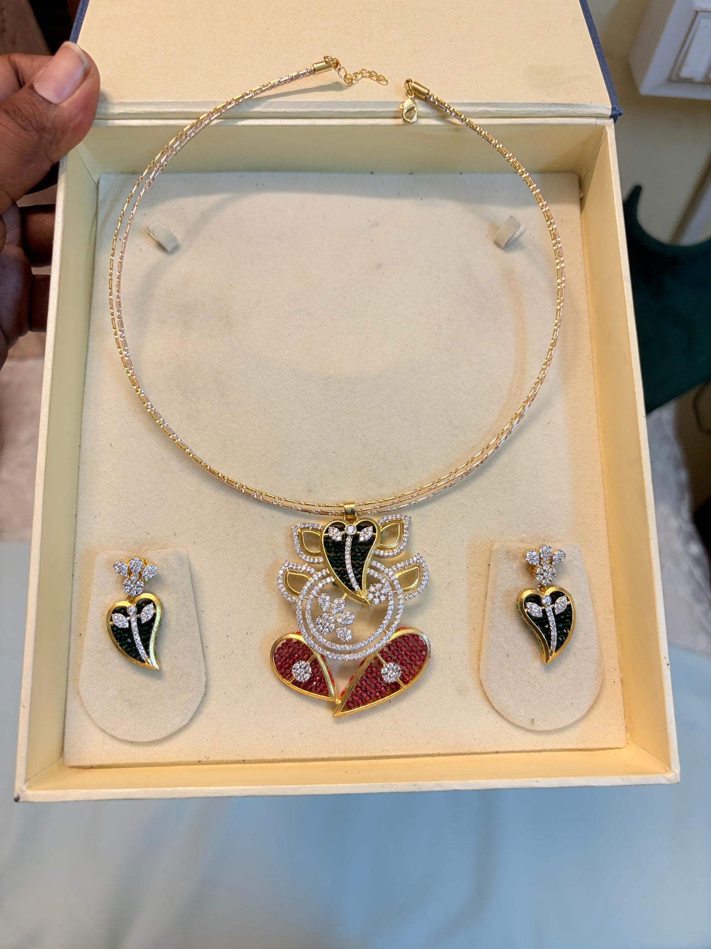 Gj polish pendant set with hasli chain