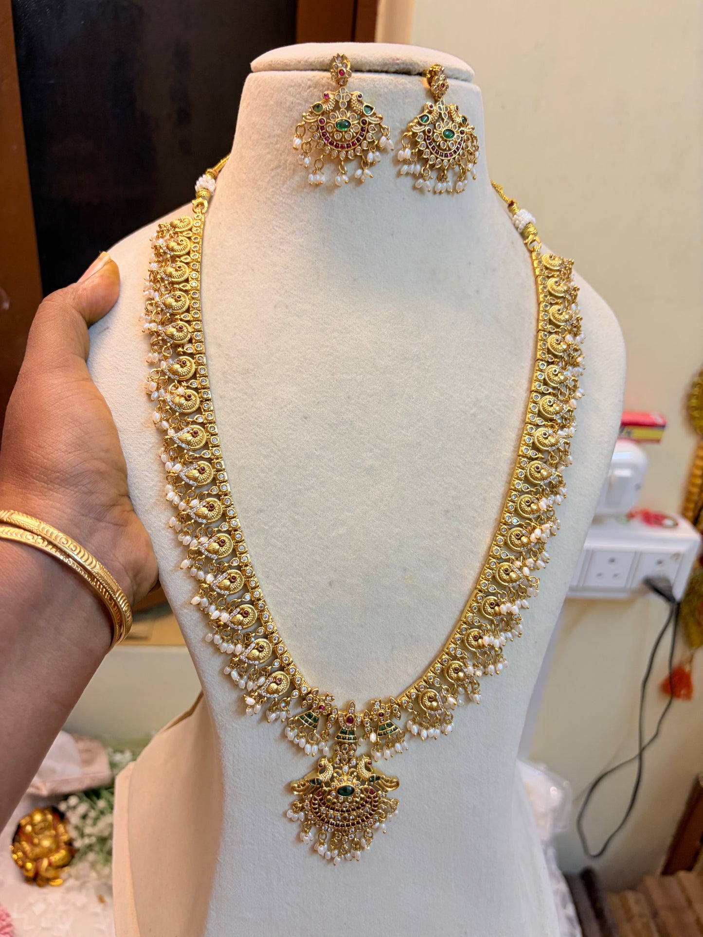 Gold antique finish jadau haram