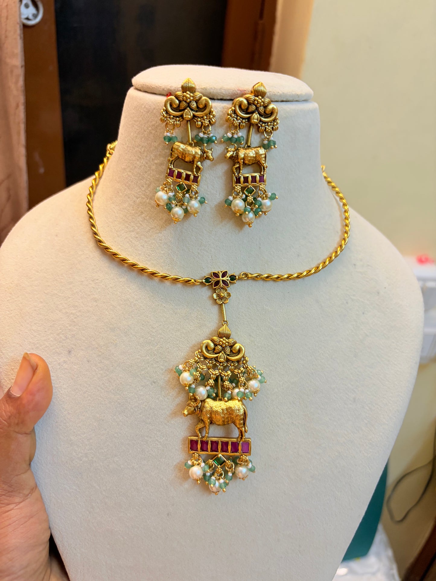 Premium gold antique finish necklace set