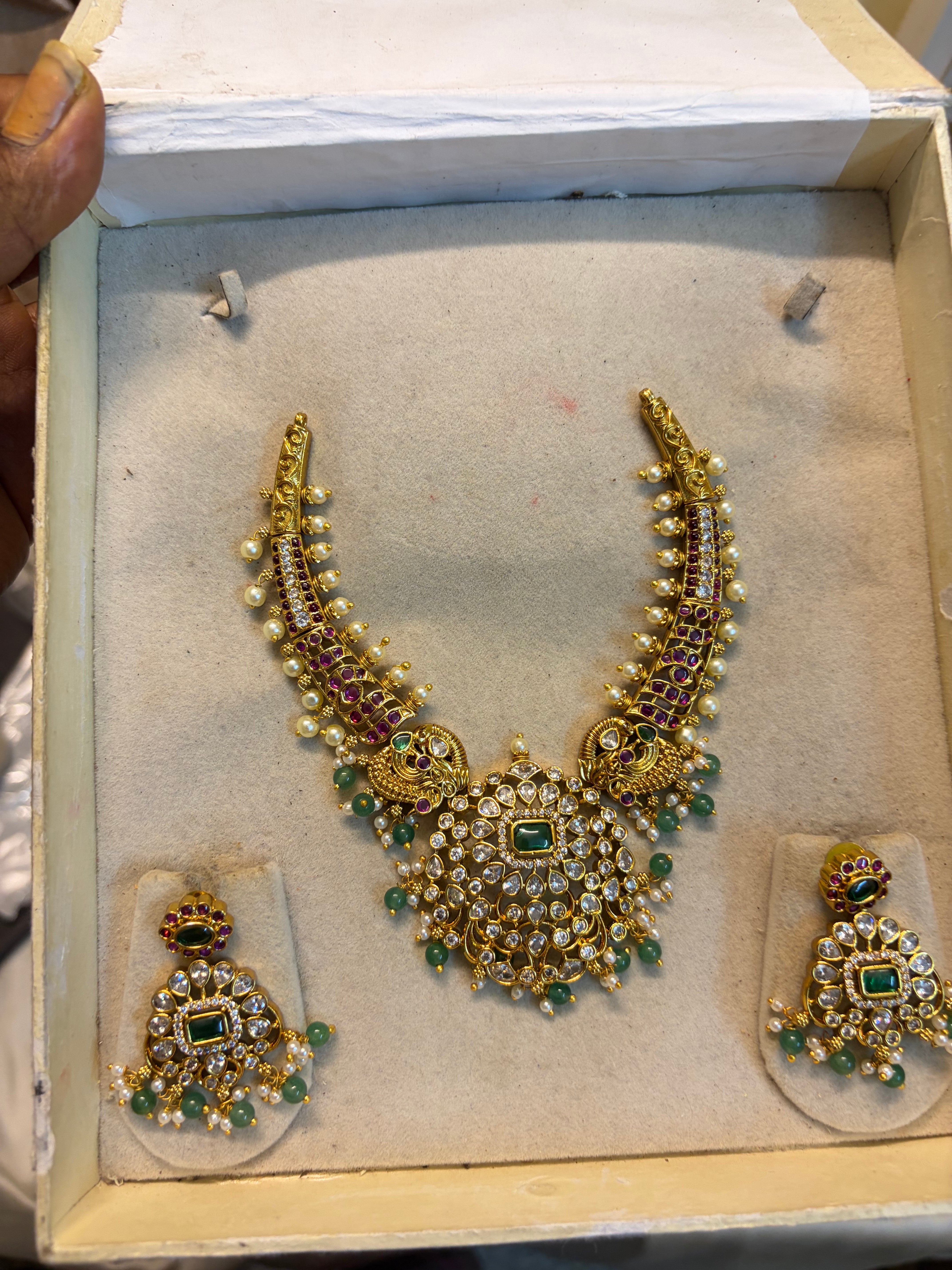 Dazzling kemp stones Kanti necklace set