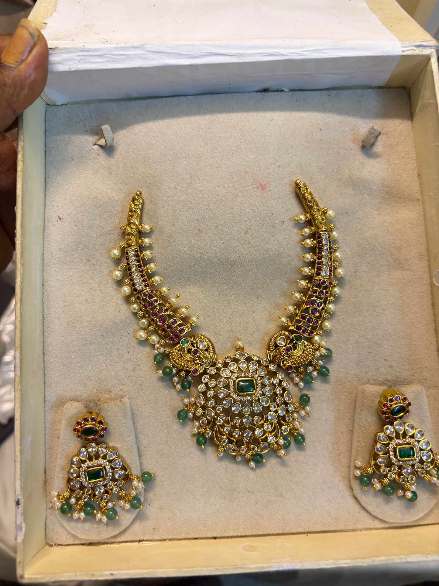 Dazzling kemp stones Kanti necklace set