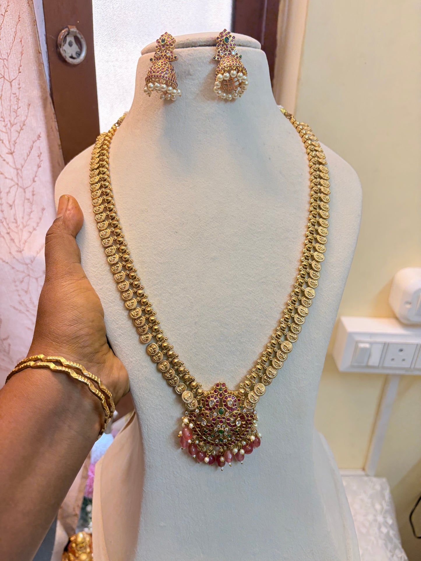 Kemp stone Lakshmi coin haram