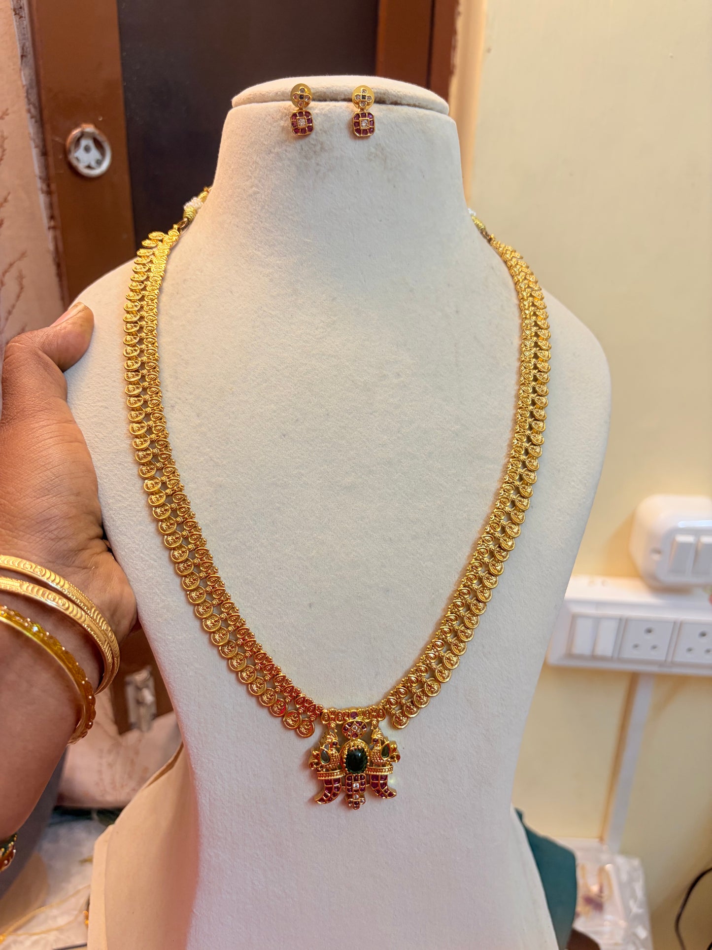 Kemp stones pendant Lakshmi coin haram