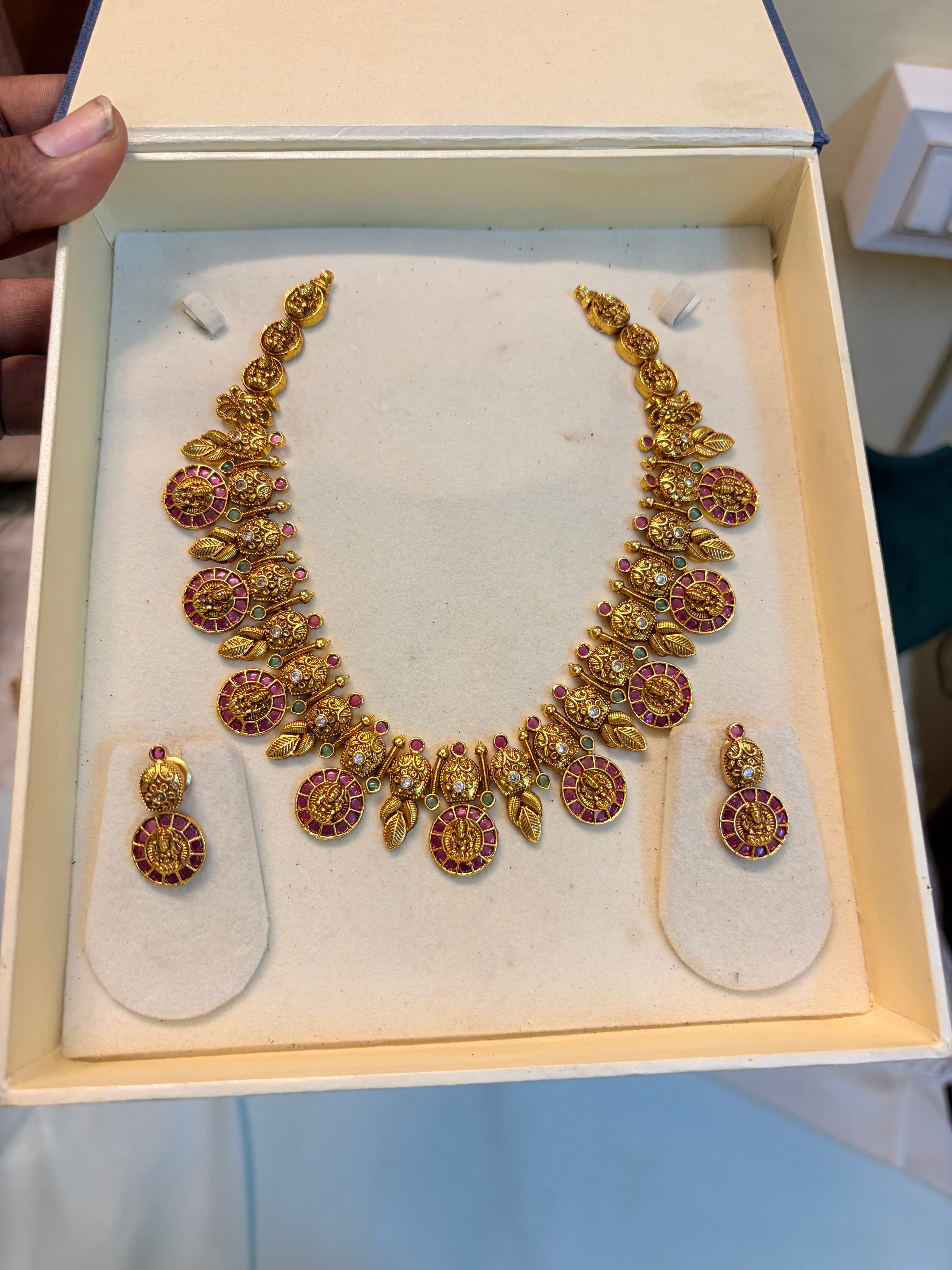 Gold antique finish jadau Kundan necklace set premium quality
