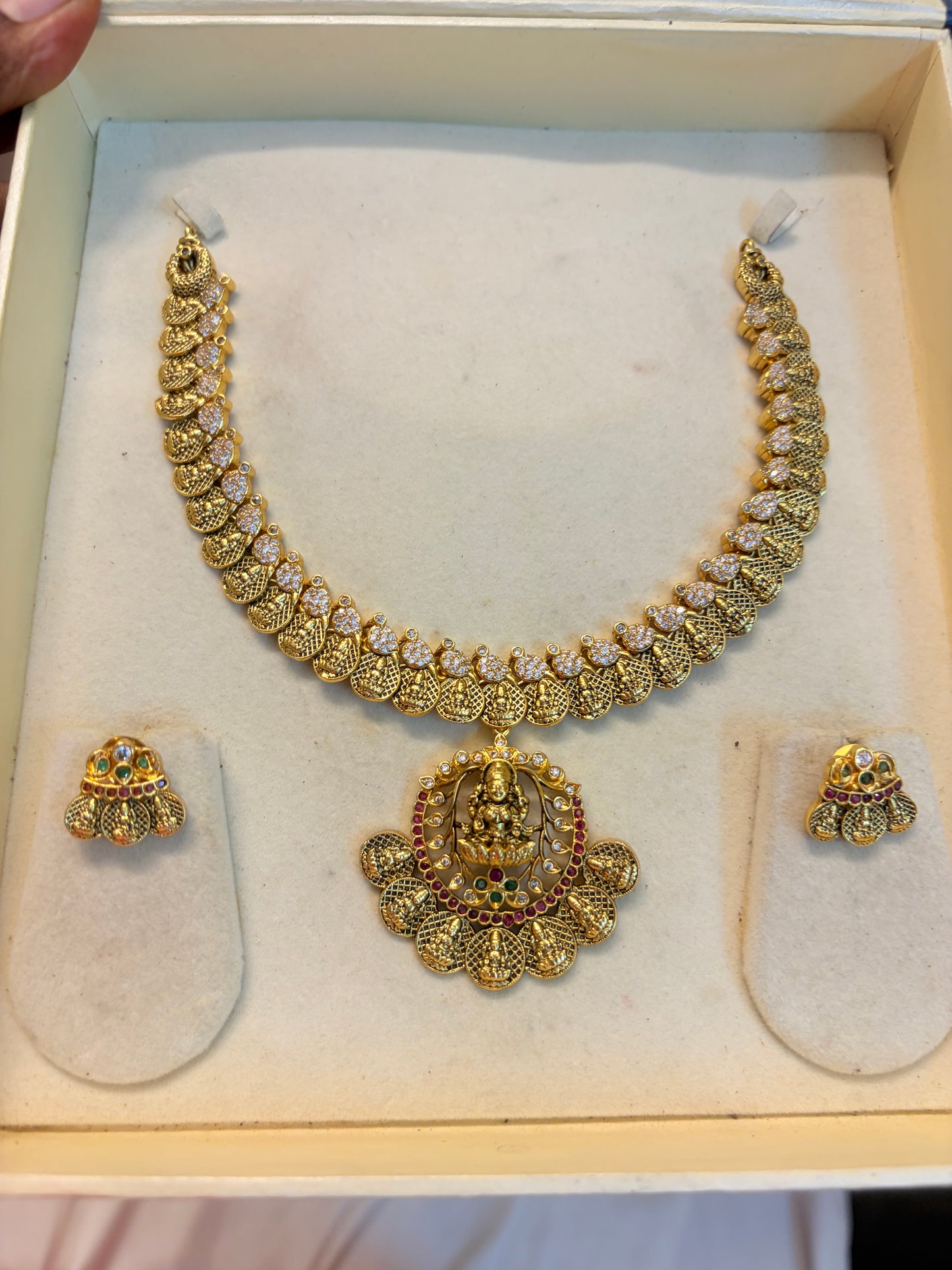 Cz stone gold antique finish necklace set