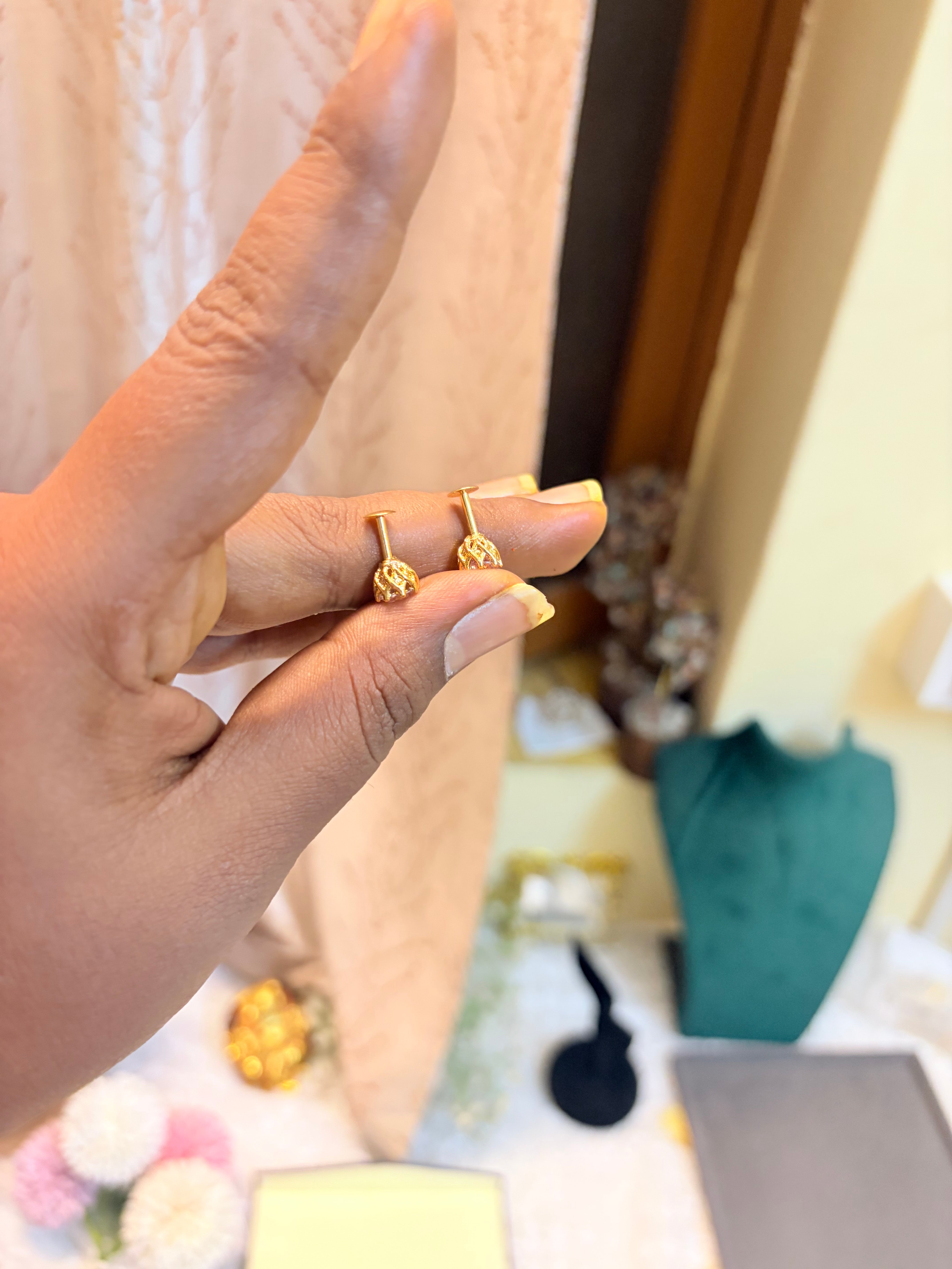Solitaire Cz screw back stud