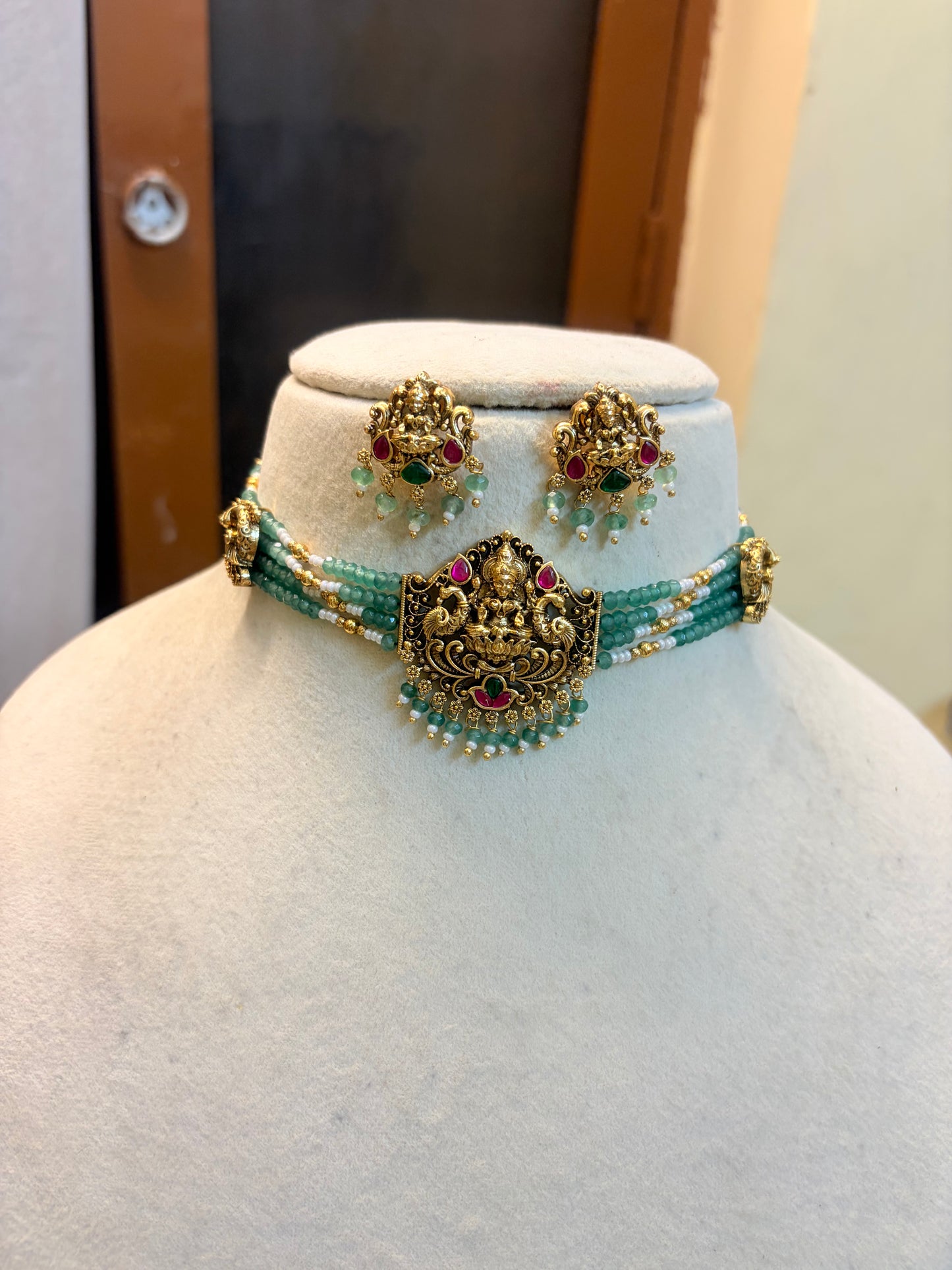 Gold antique finish real onyx beads choker set