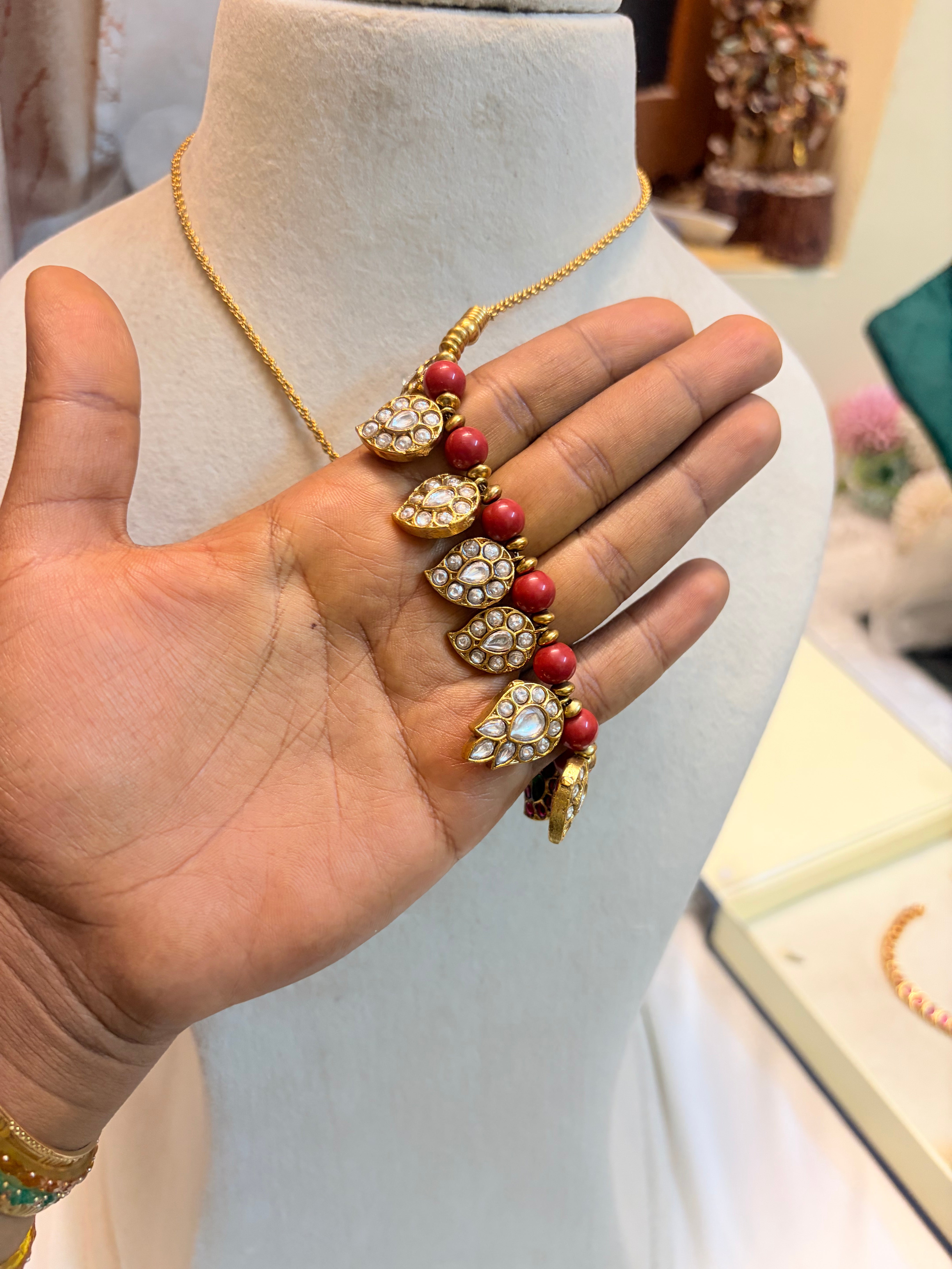 Reversible kemp stones jadau chain