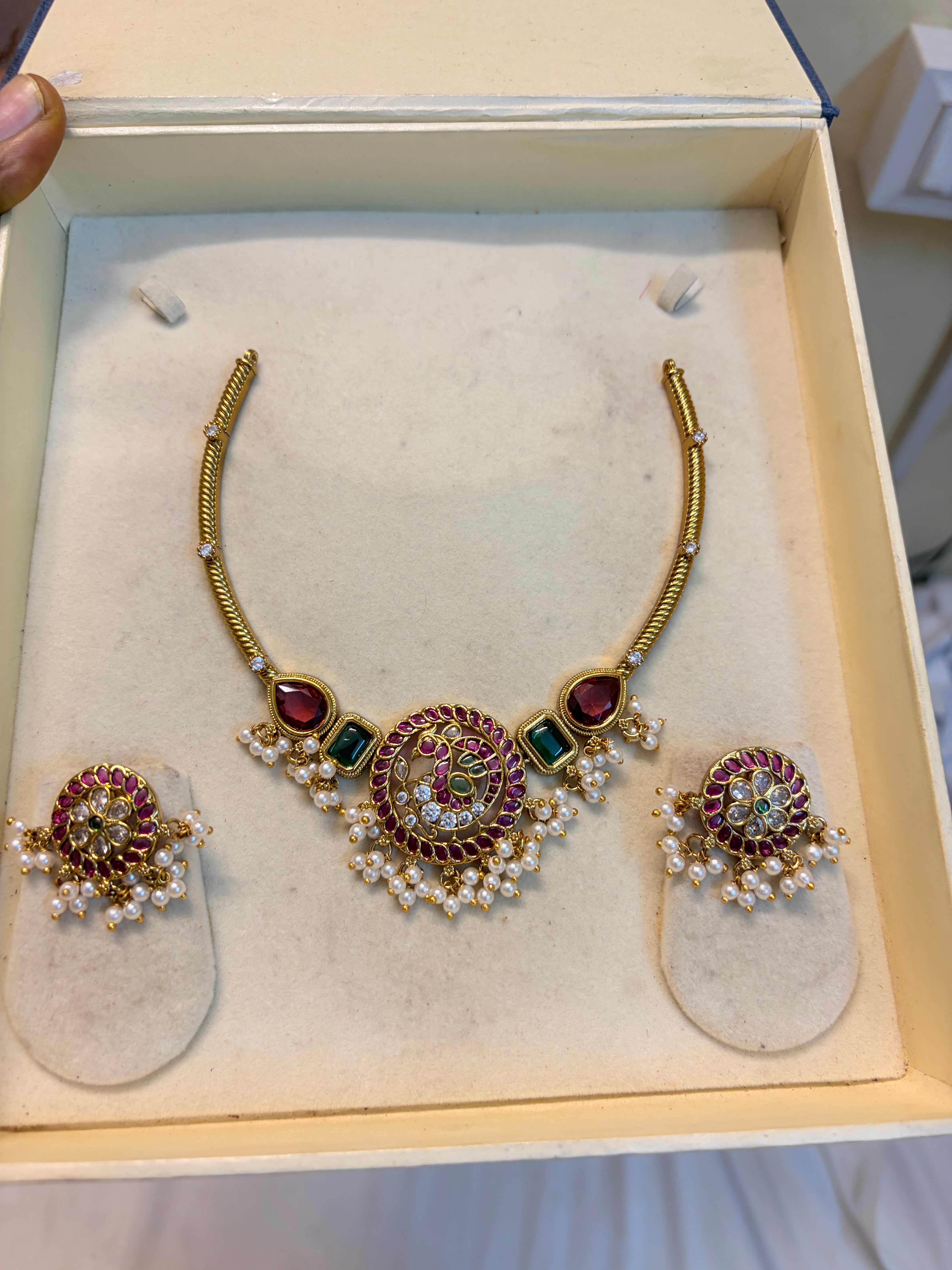 Real kemp stones peacock choker set