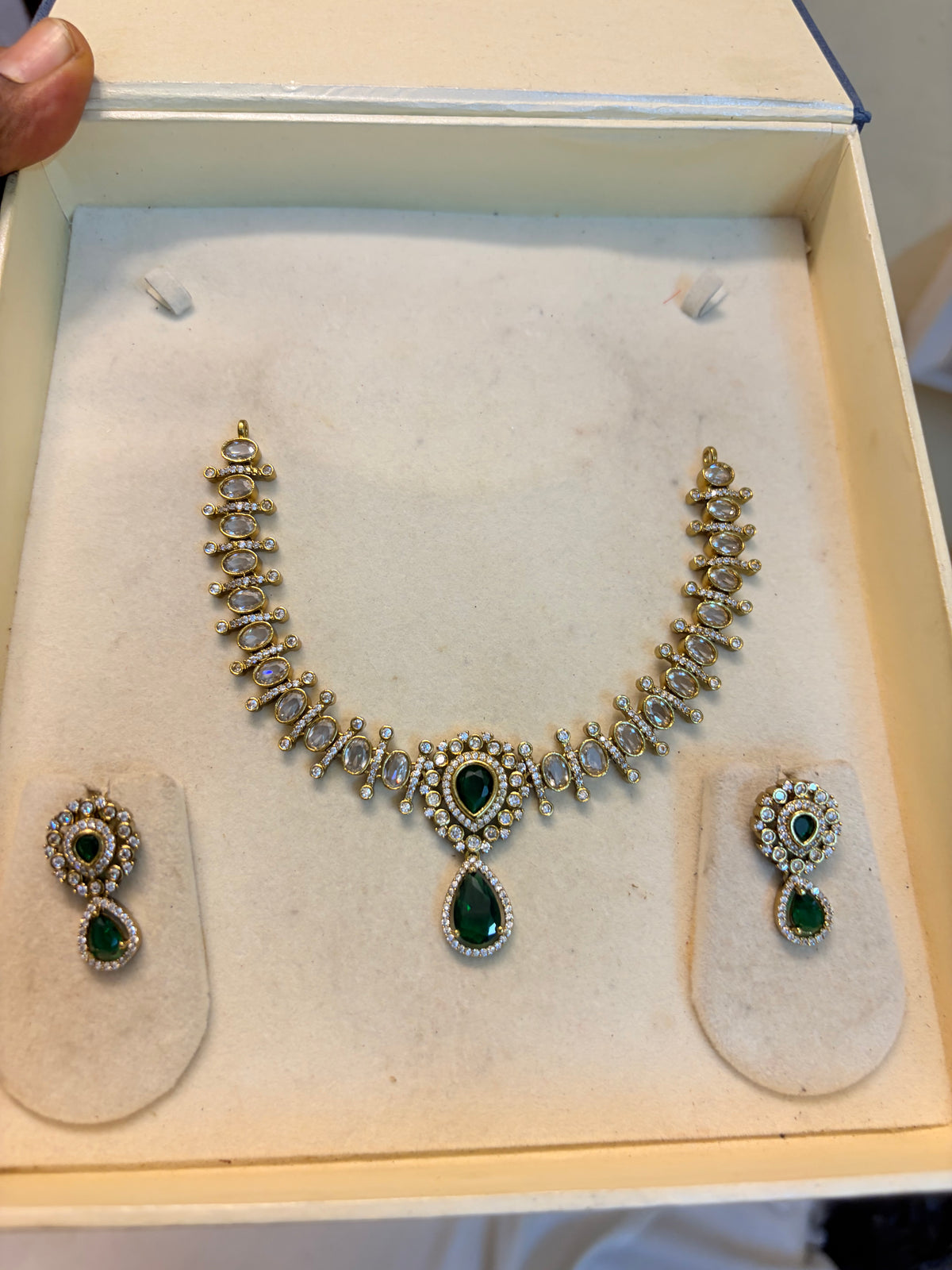 Emerald jadau Kundan necklace set