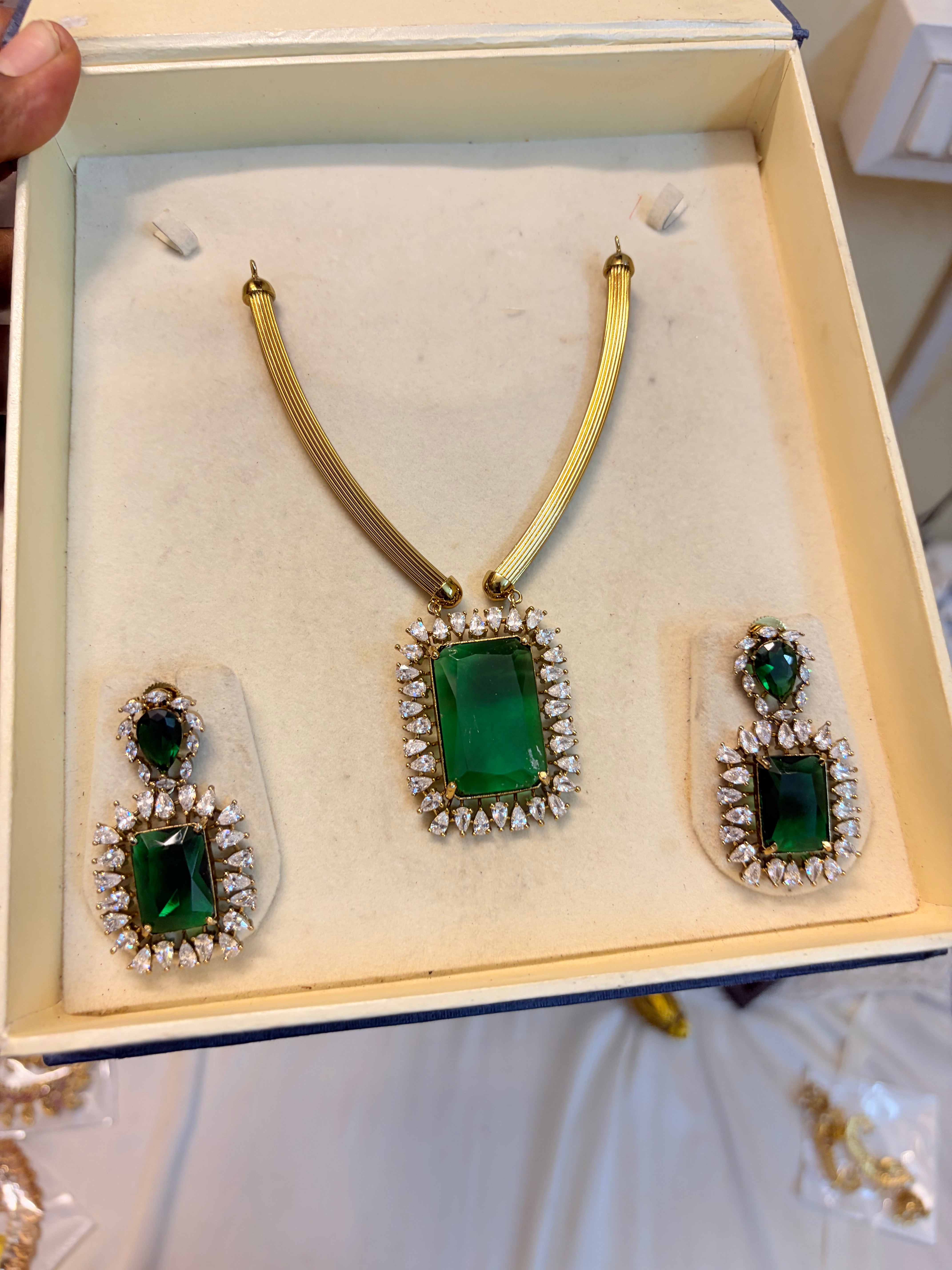 Statement Emerald Kanti necklace set