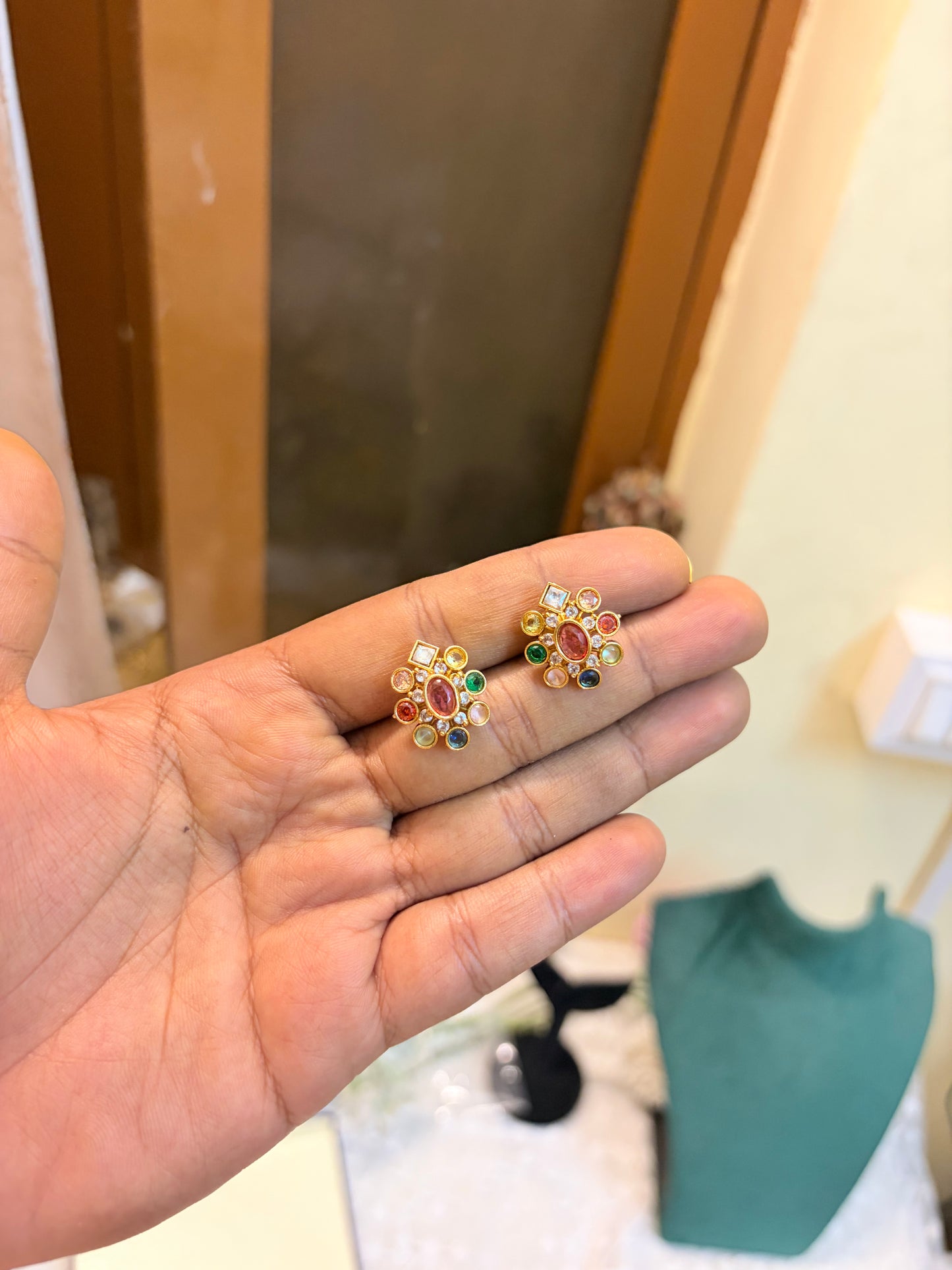 Navaratna Cz stud
