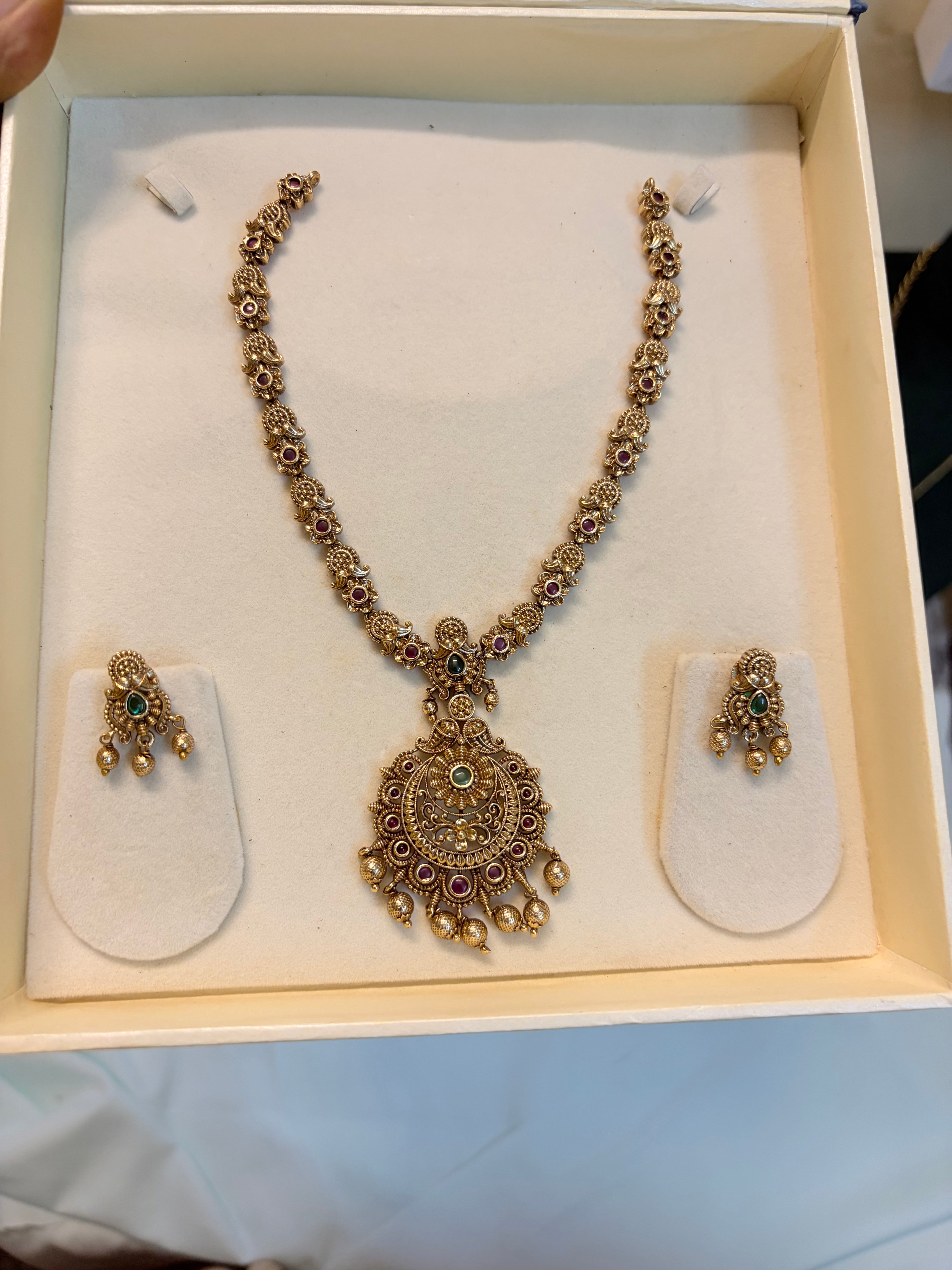 Antique finish non motif necklace set