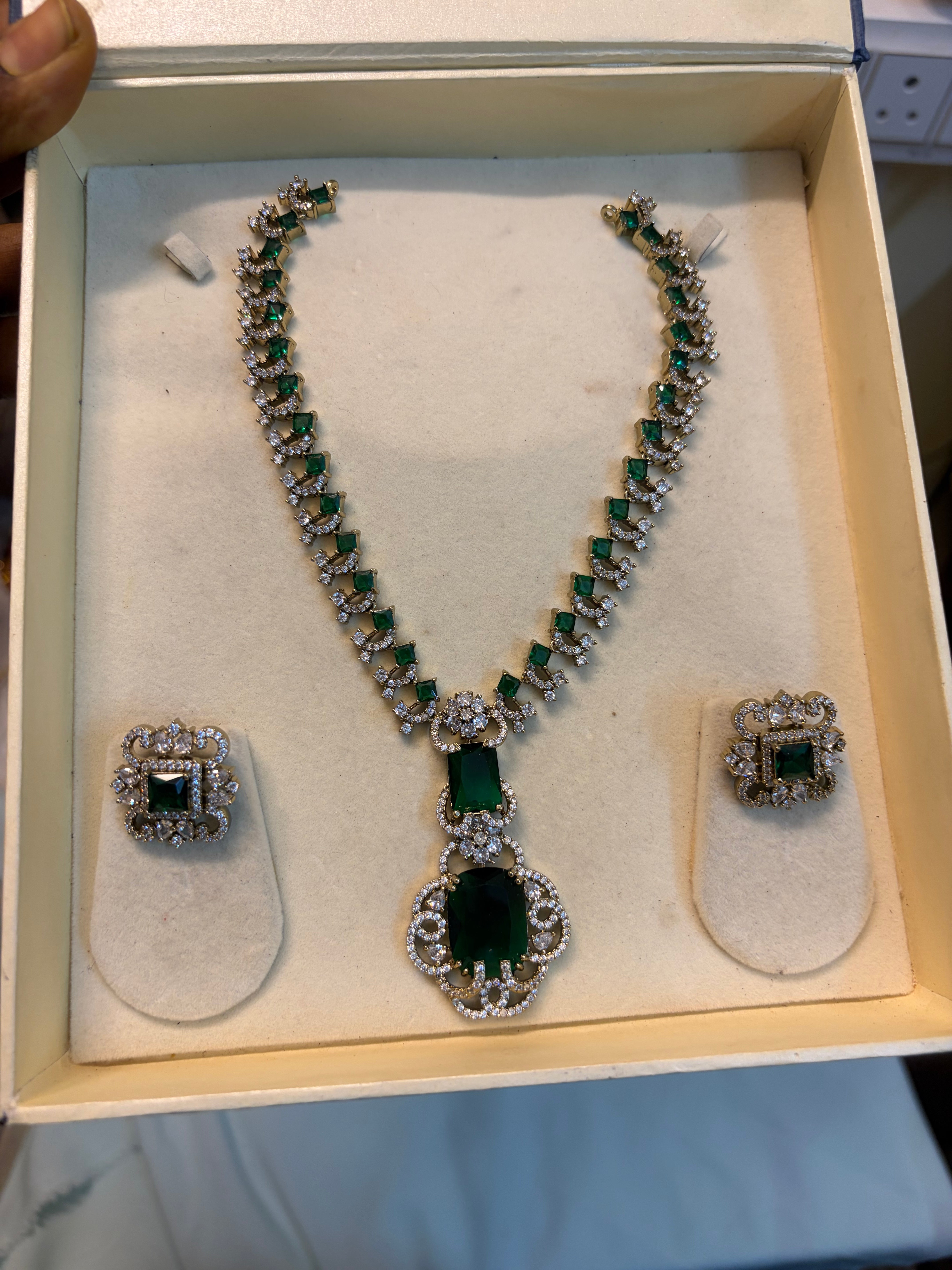 Bold AD stones Emerald jadau necklace set
