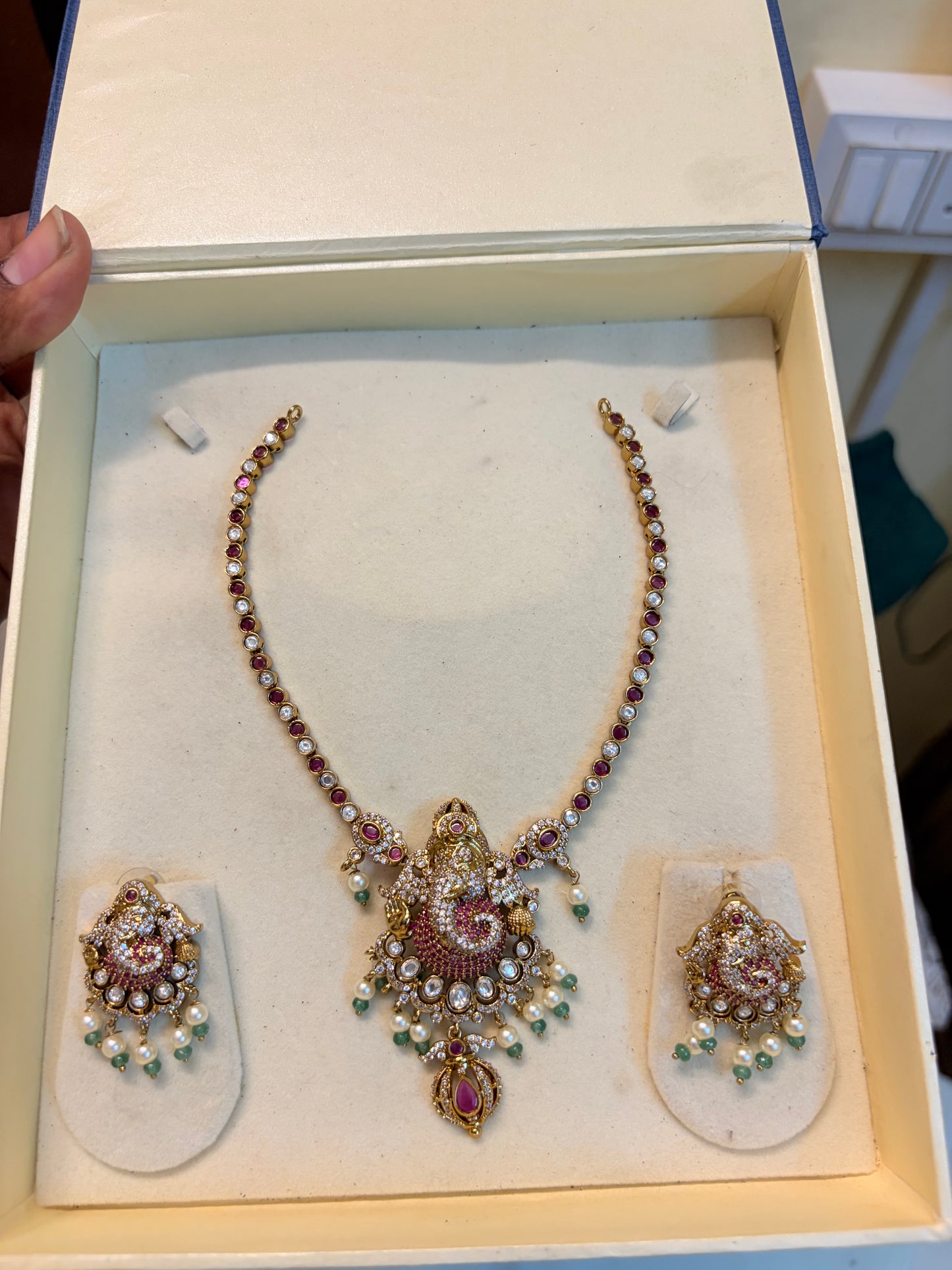 Kemp stones Ganesh pendant jadau necklace set
