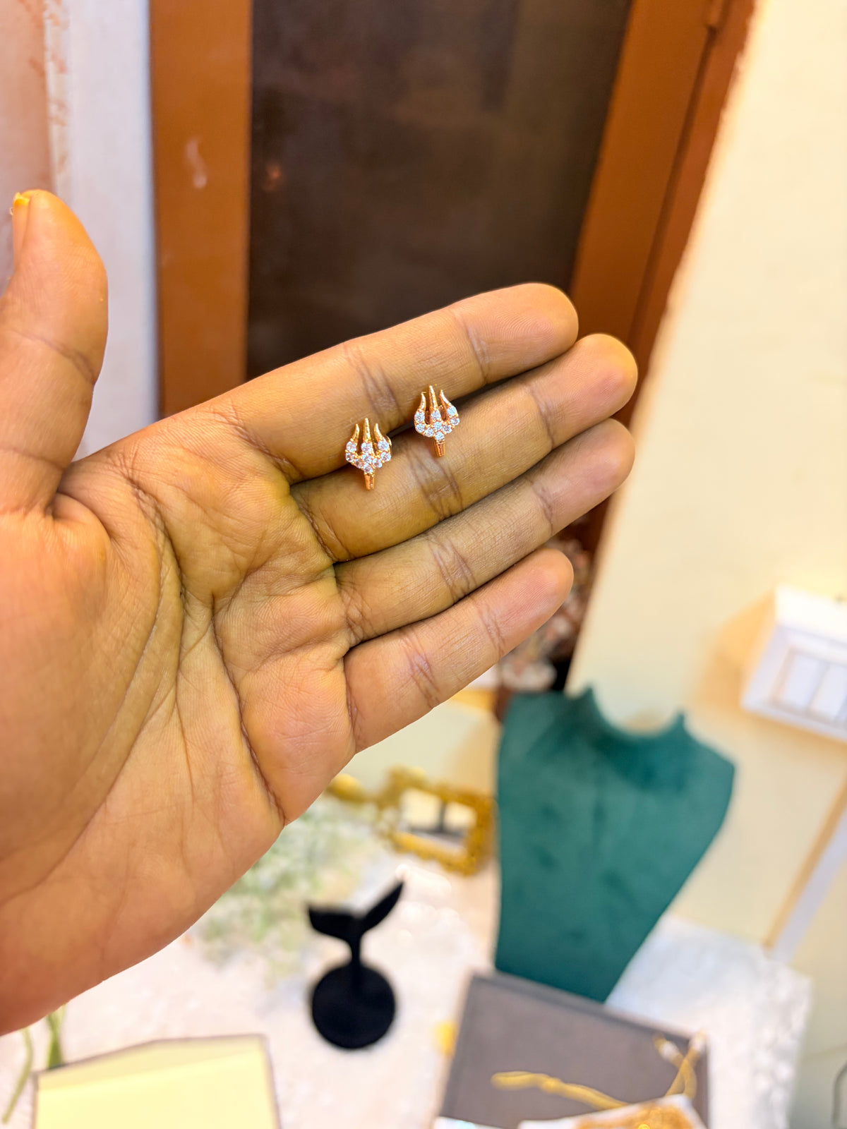 Cz stone screw back stud