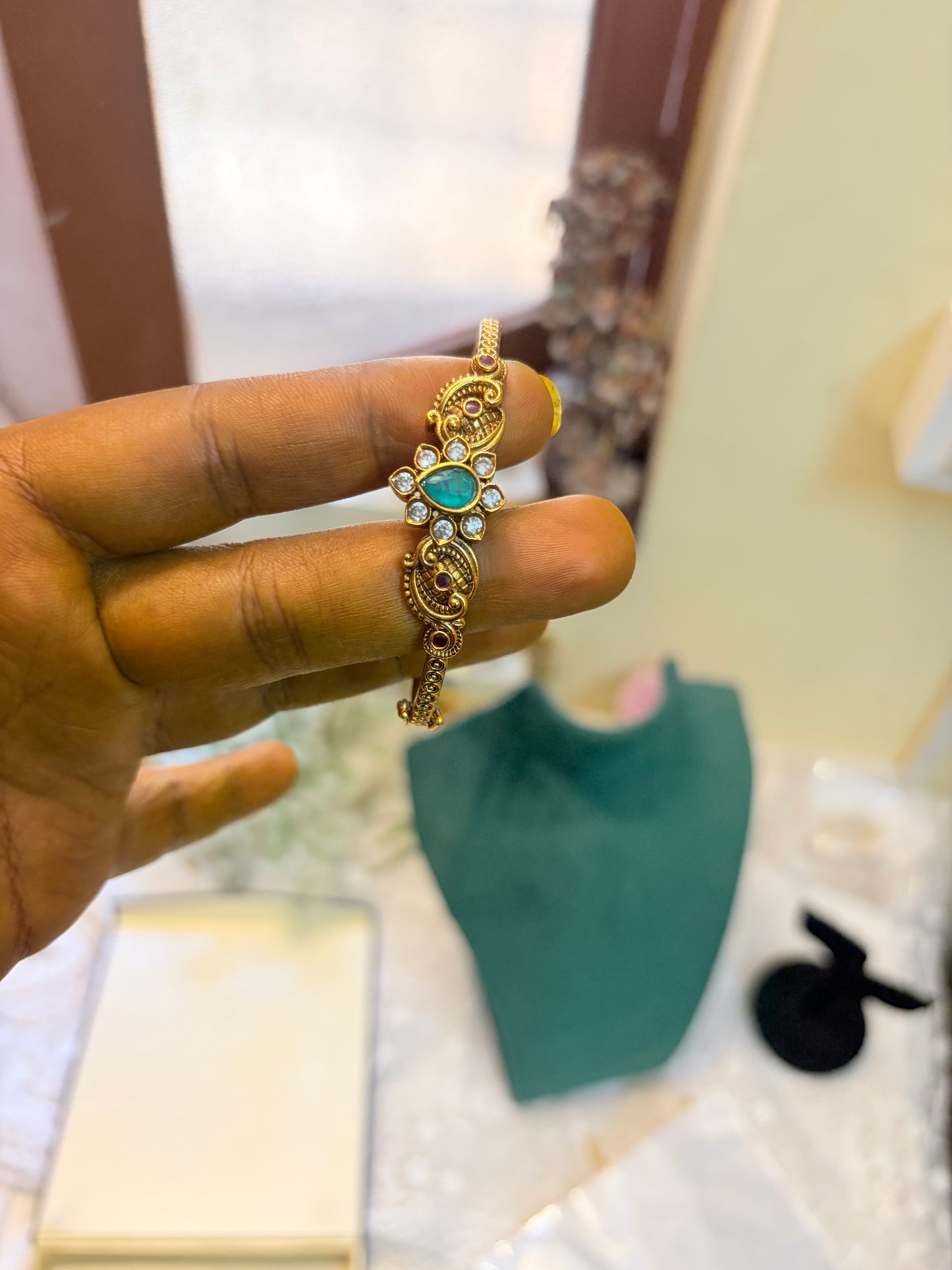 Emerald Antique kada