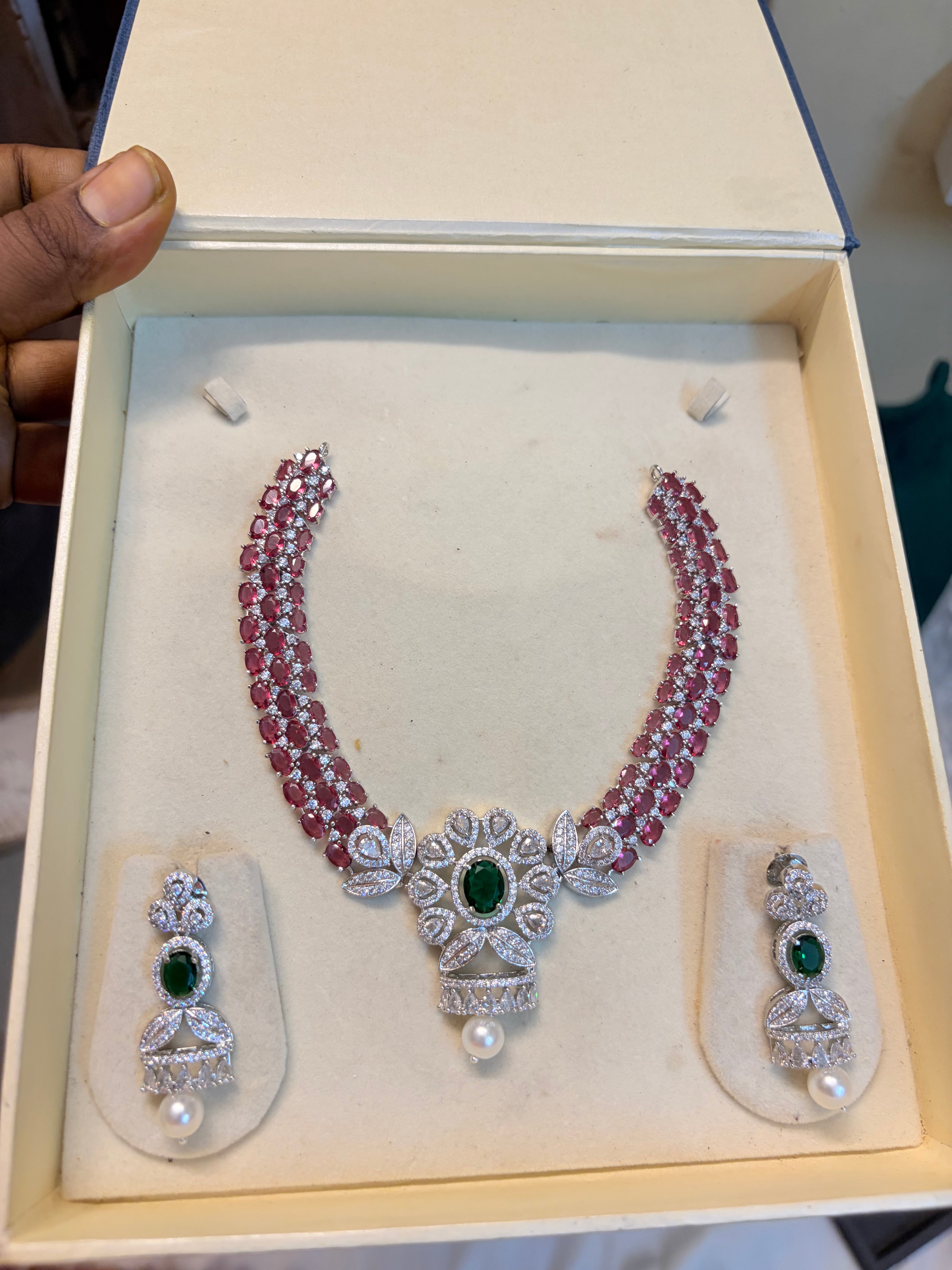 Stunning Gj polish jadau necklace set