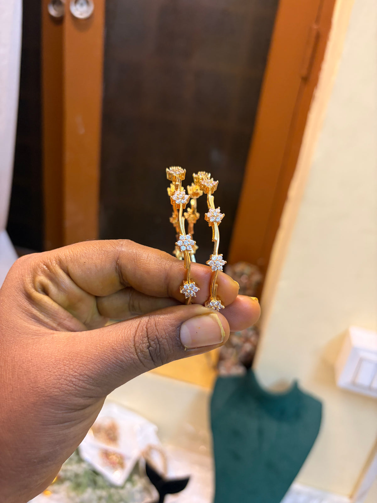 Diamond inspired flower motif bangles