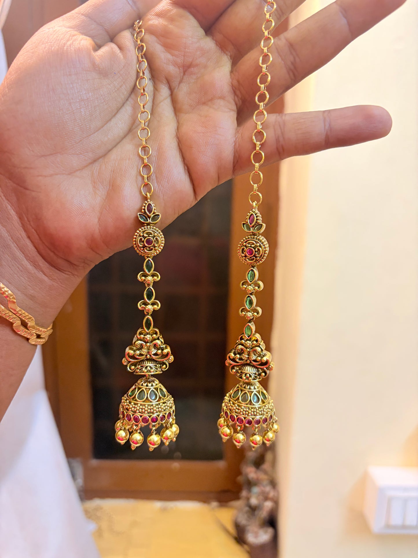 Gold antique finish Jhumka with Mattal