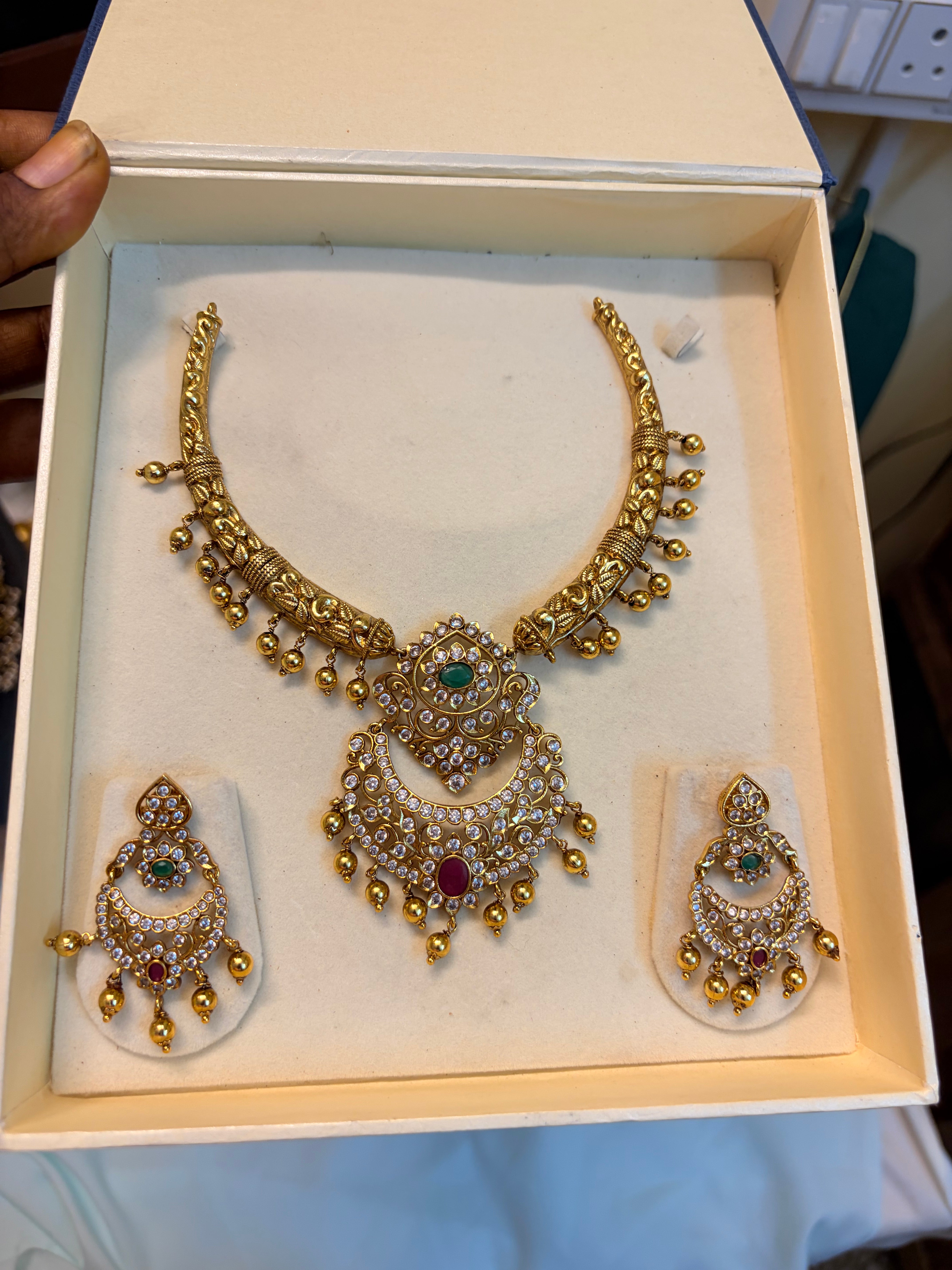 Gold inspired jadau Kanti necklace set