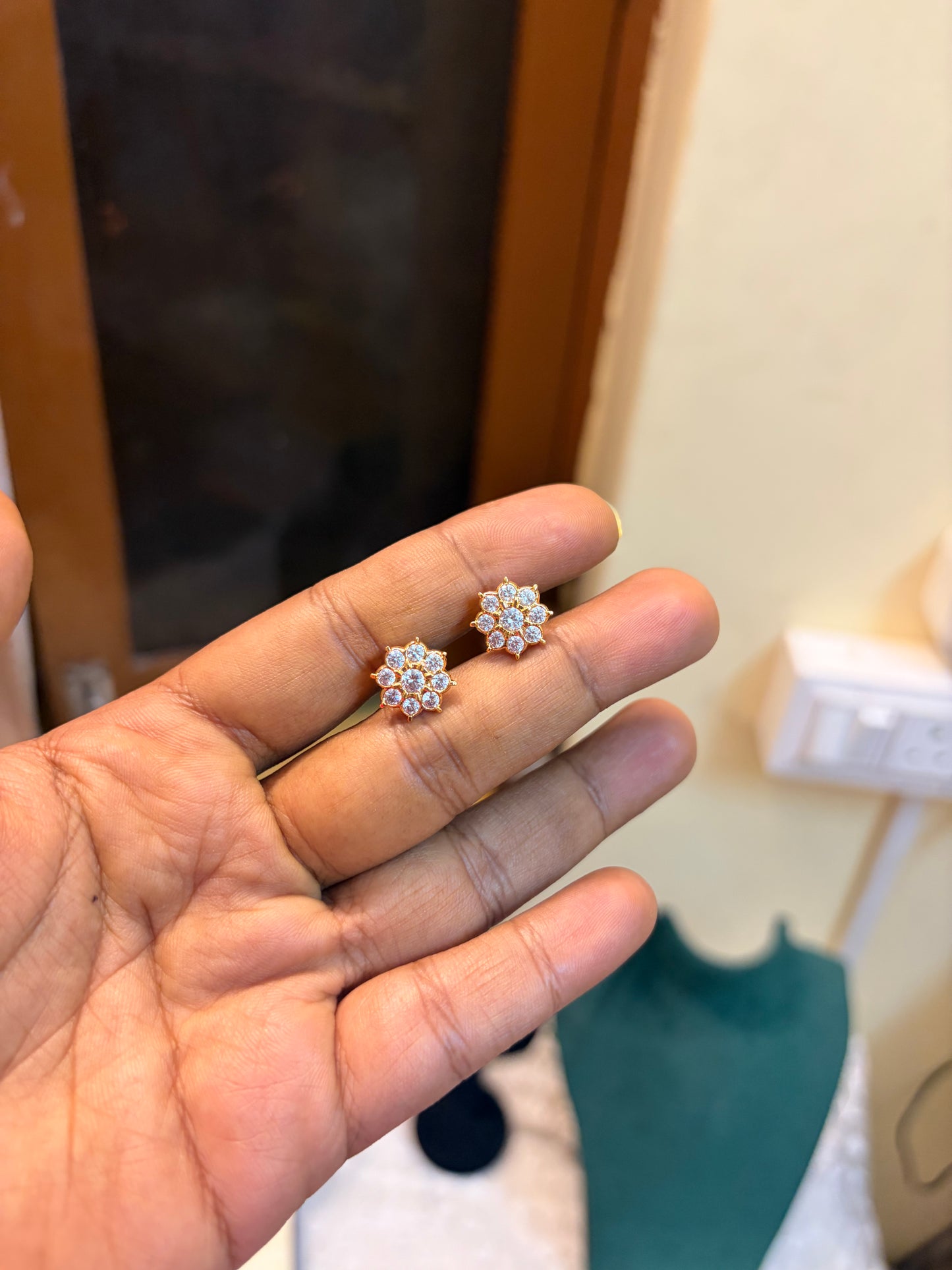 Floral Panchaloham daily wear screw back stud