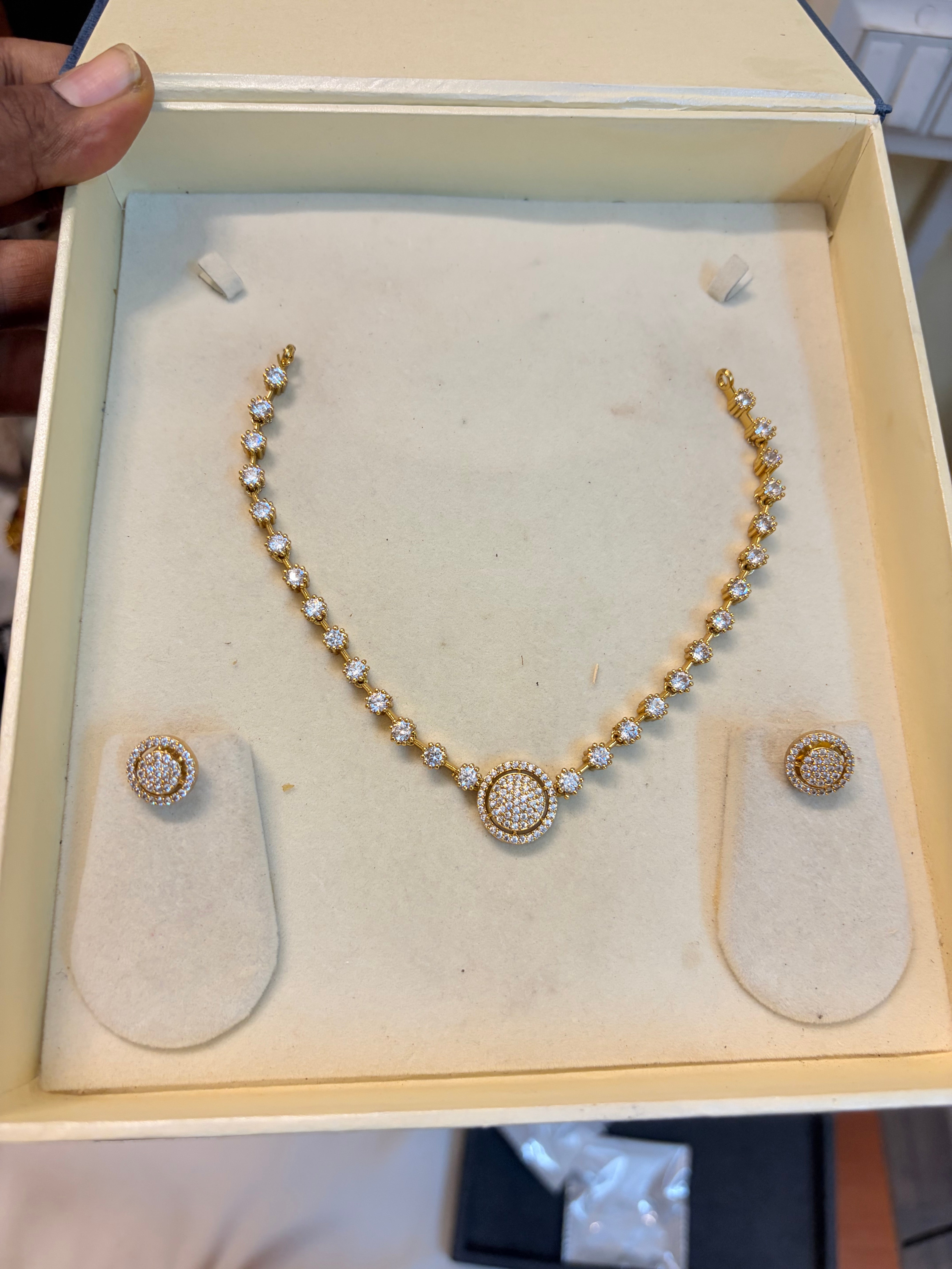 Elegant zirconium stones jadau necklace set
