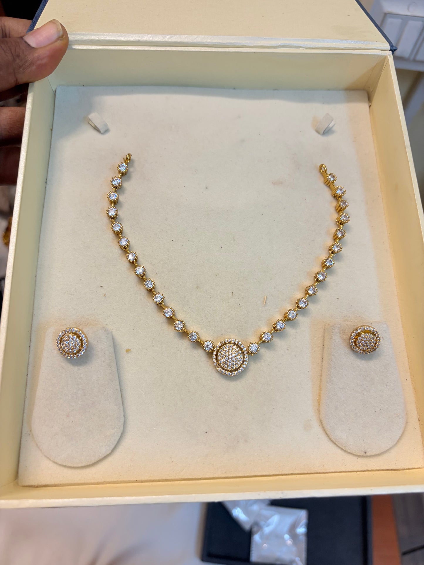 Elegant zirconium stones jadau necklace set