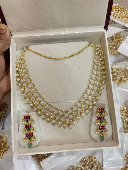 Handmade pearl zali chain with kundan earrings