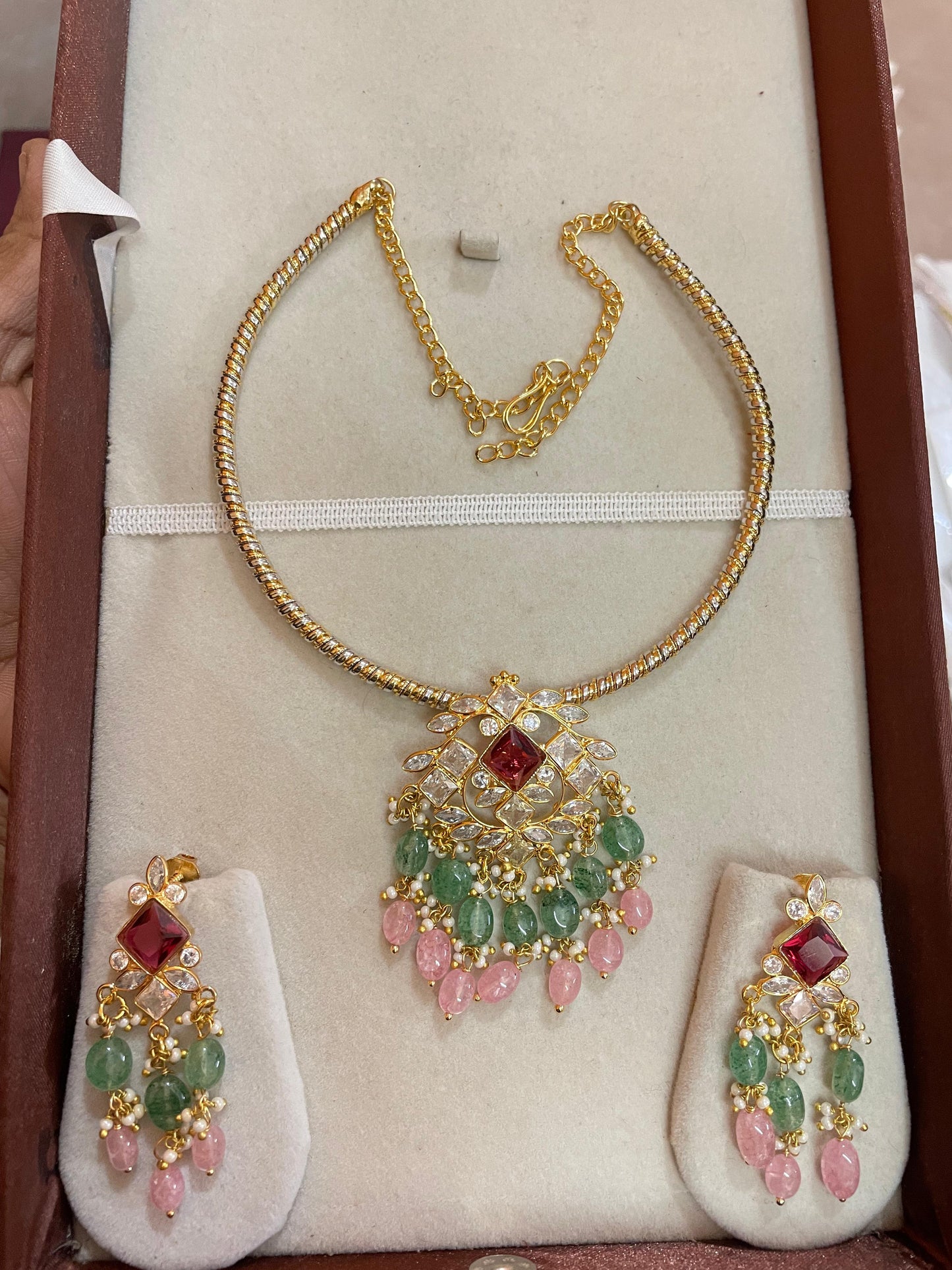 Gold replica locket with Kanti