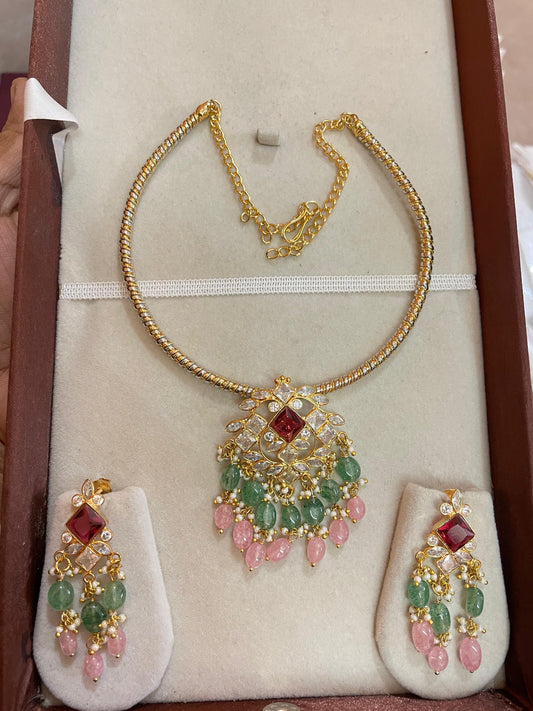 Gold replica locket with Kanti